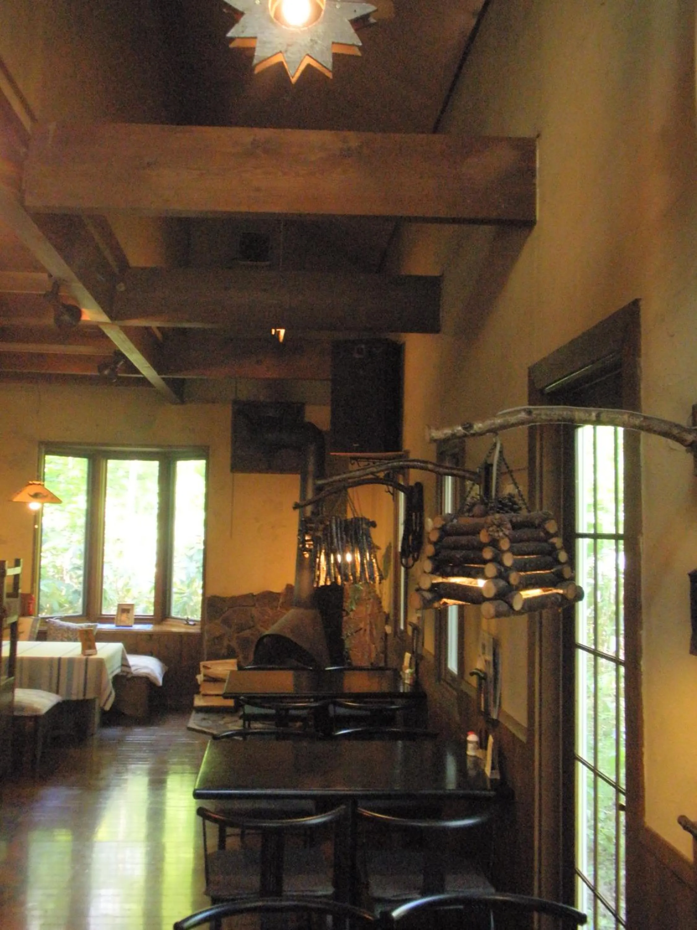 Restaurant/places to eat in Bistare Kana