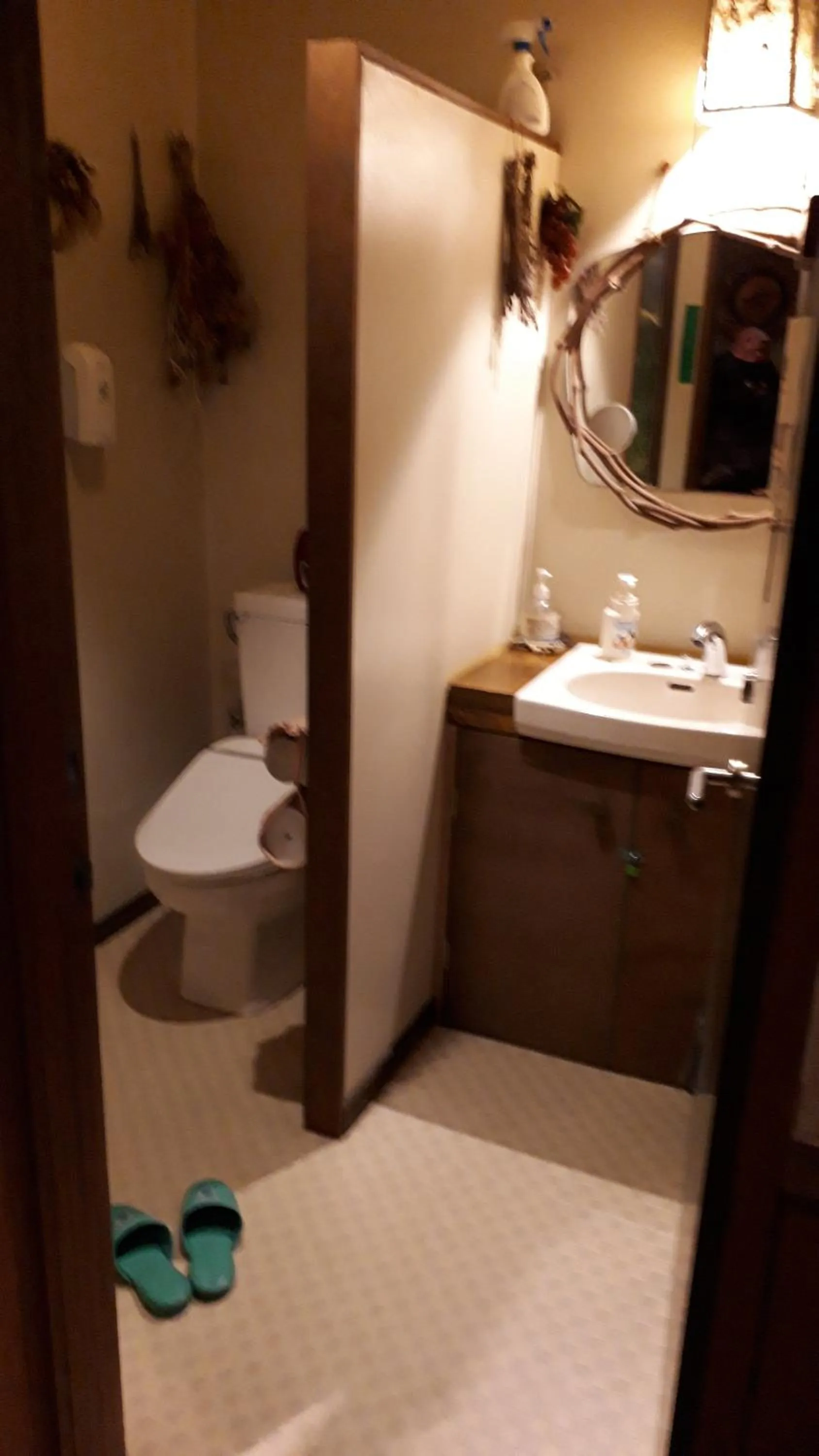 Restaurant/places to eat in Bistare Kana