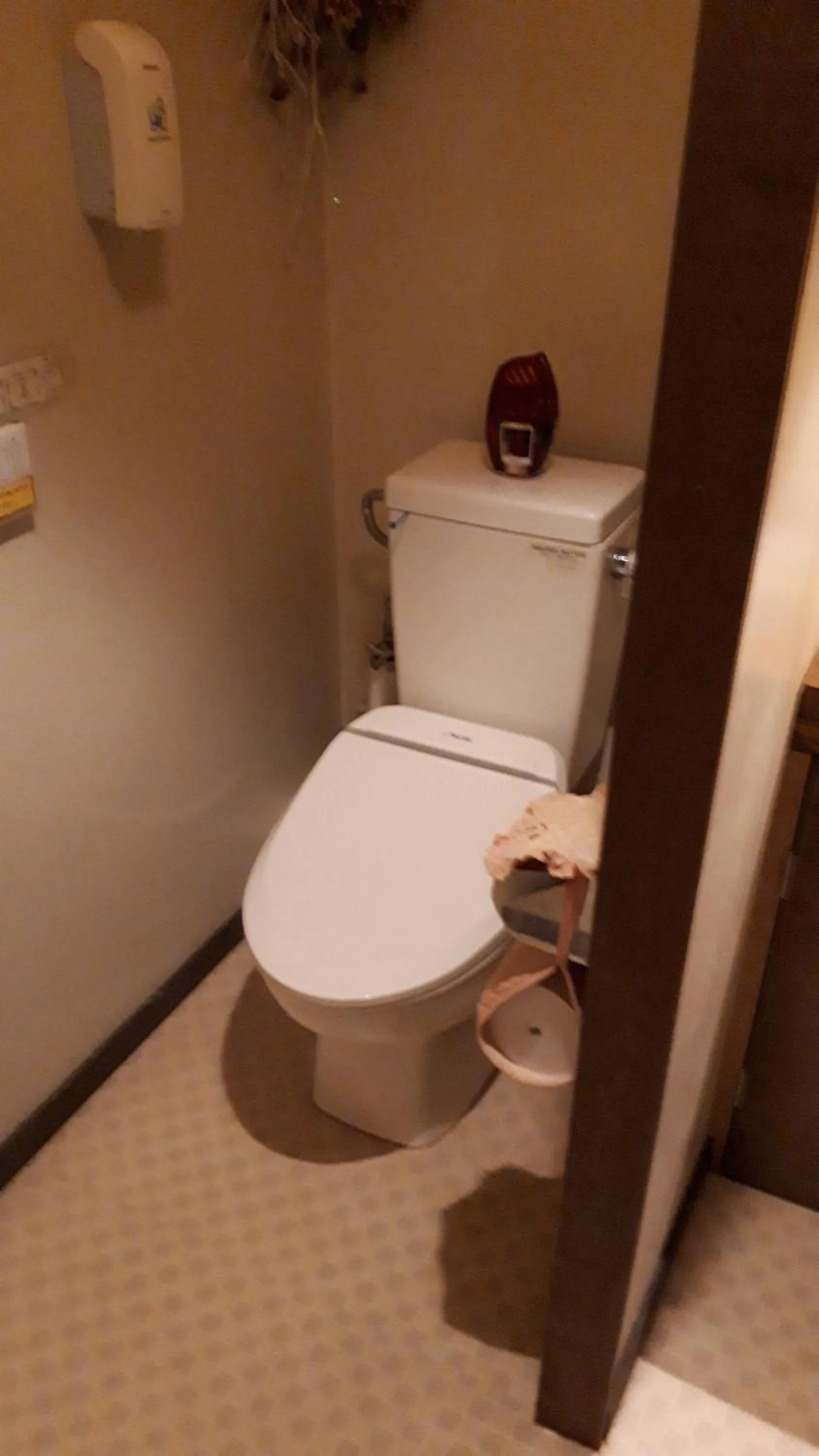 Restaurant/places to eat in Bistare Kana