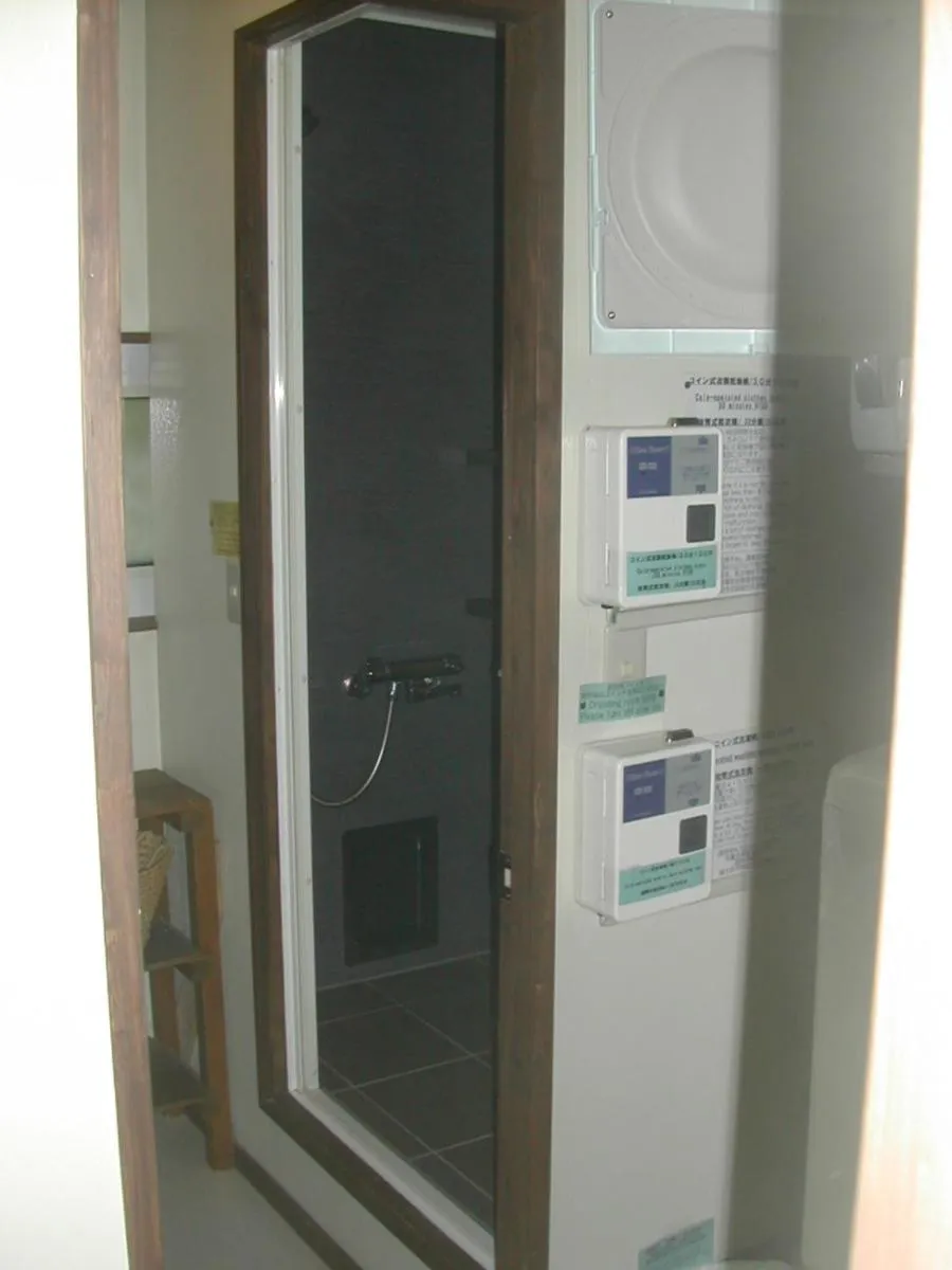 Shower in Bistare Kana