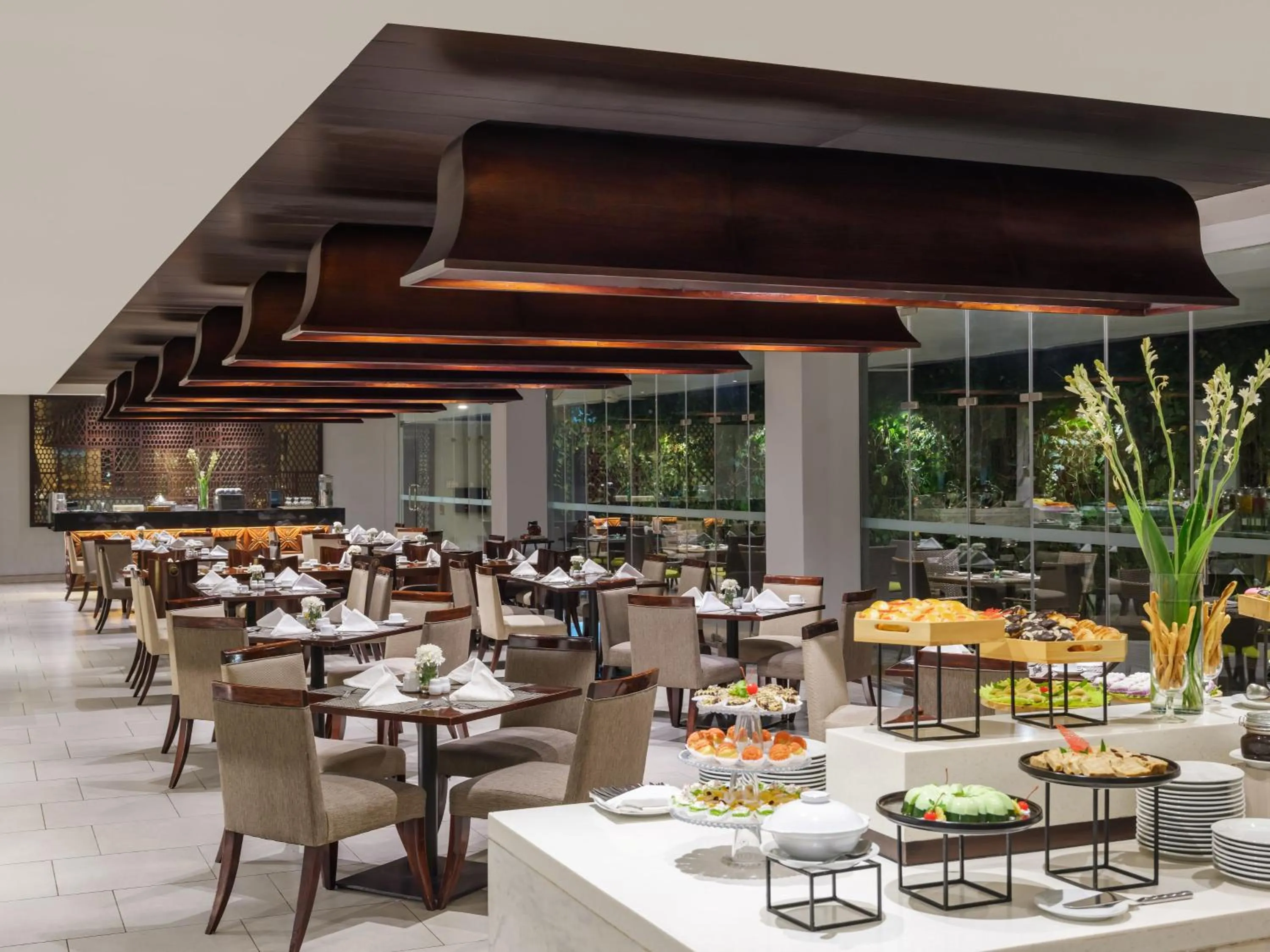 Restaurant/places to eat in Hotel Santika Mataram