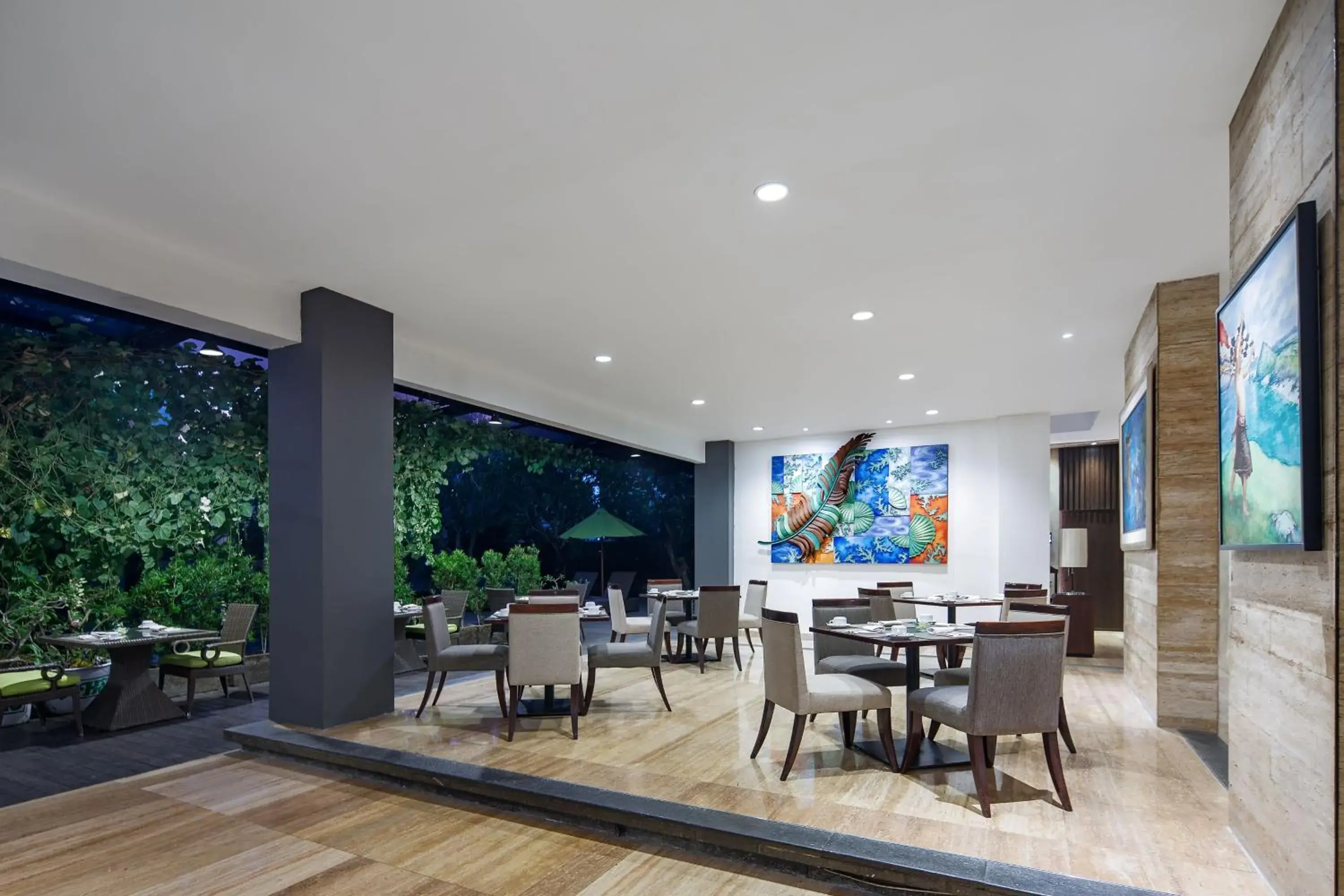 Restaurant/places to eat in Hotel Santika Mataram Restaurant/places to eat in Hotel Santika Mataram