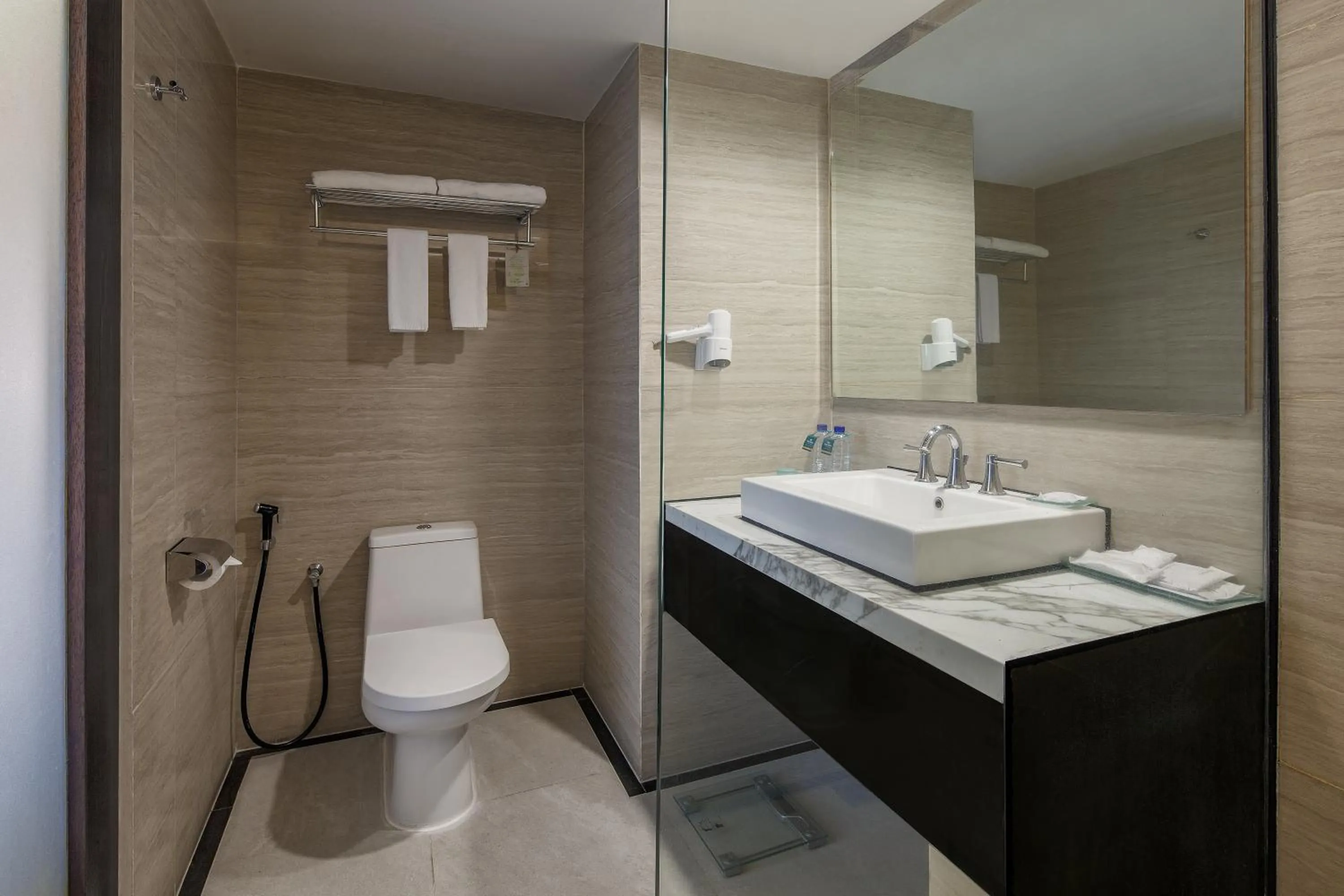 Bathroom in Hotel Santika Mataram