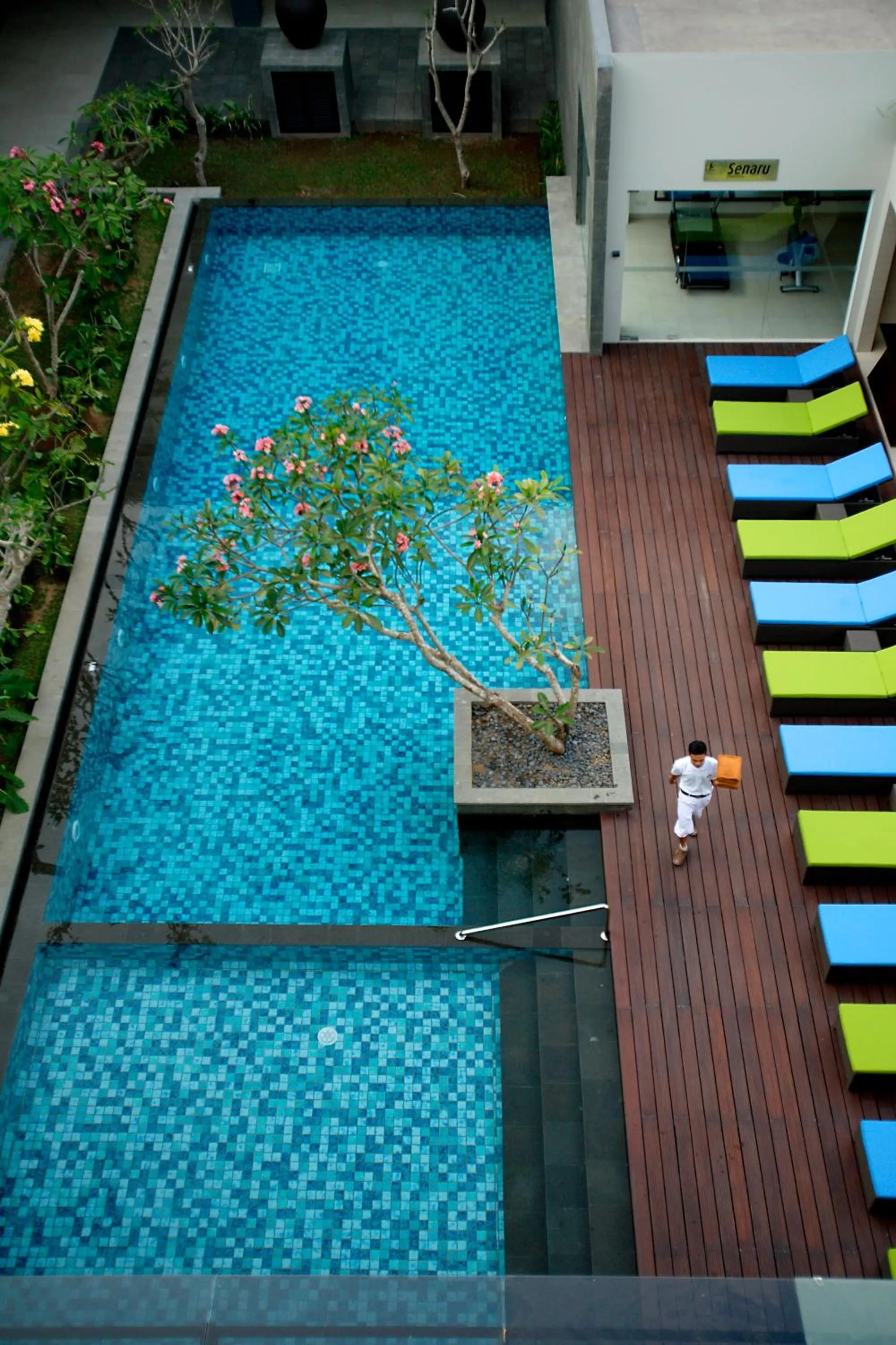 Swimming pool in Hotel Santika Mataram