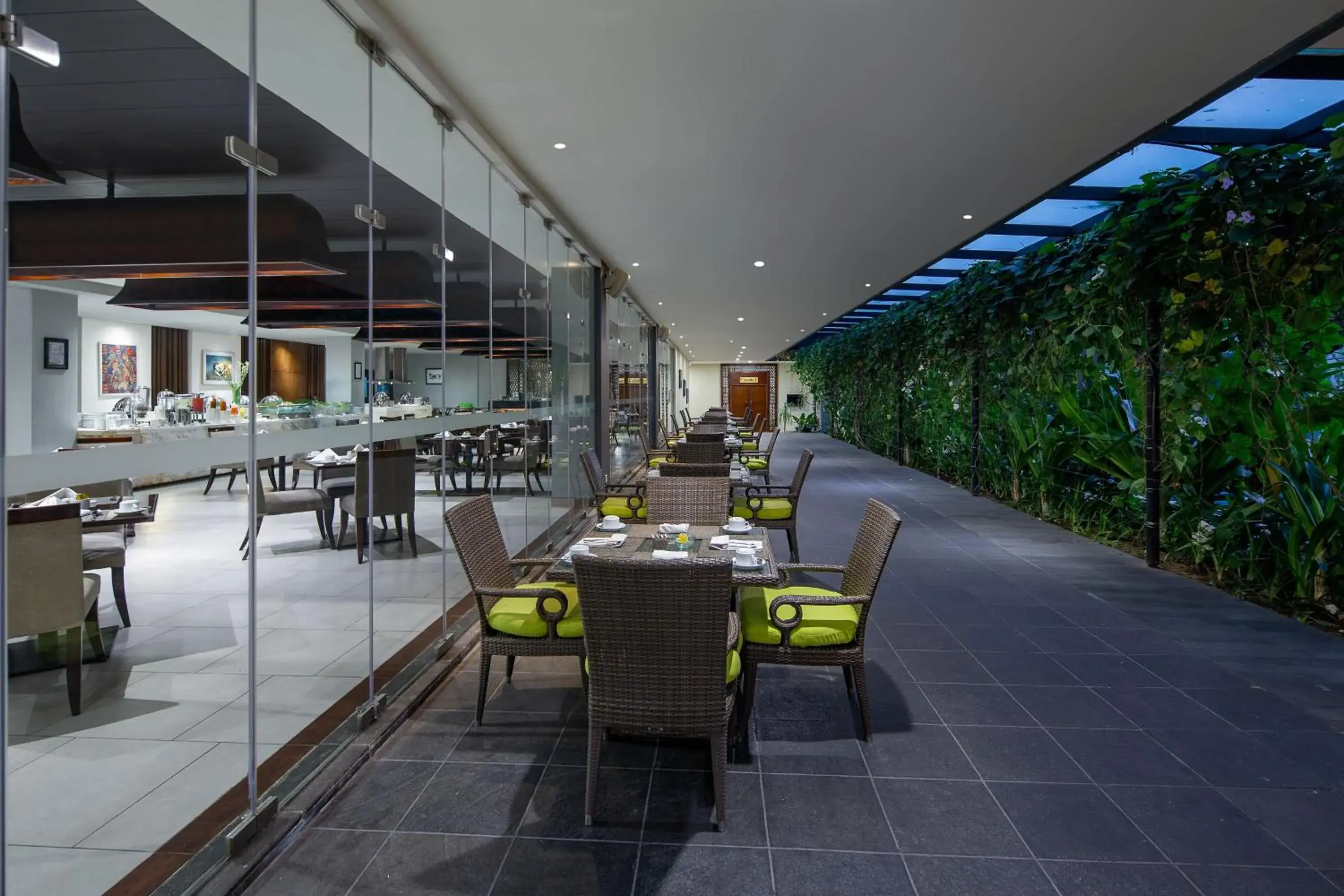 Restaurant/places to eat in Hotel Santika Mataram Restaurant/places to eat in Hotel Santika Mataram