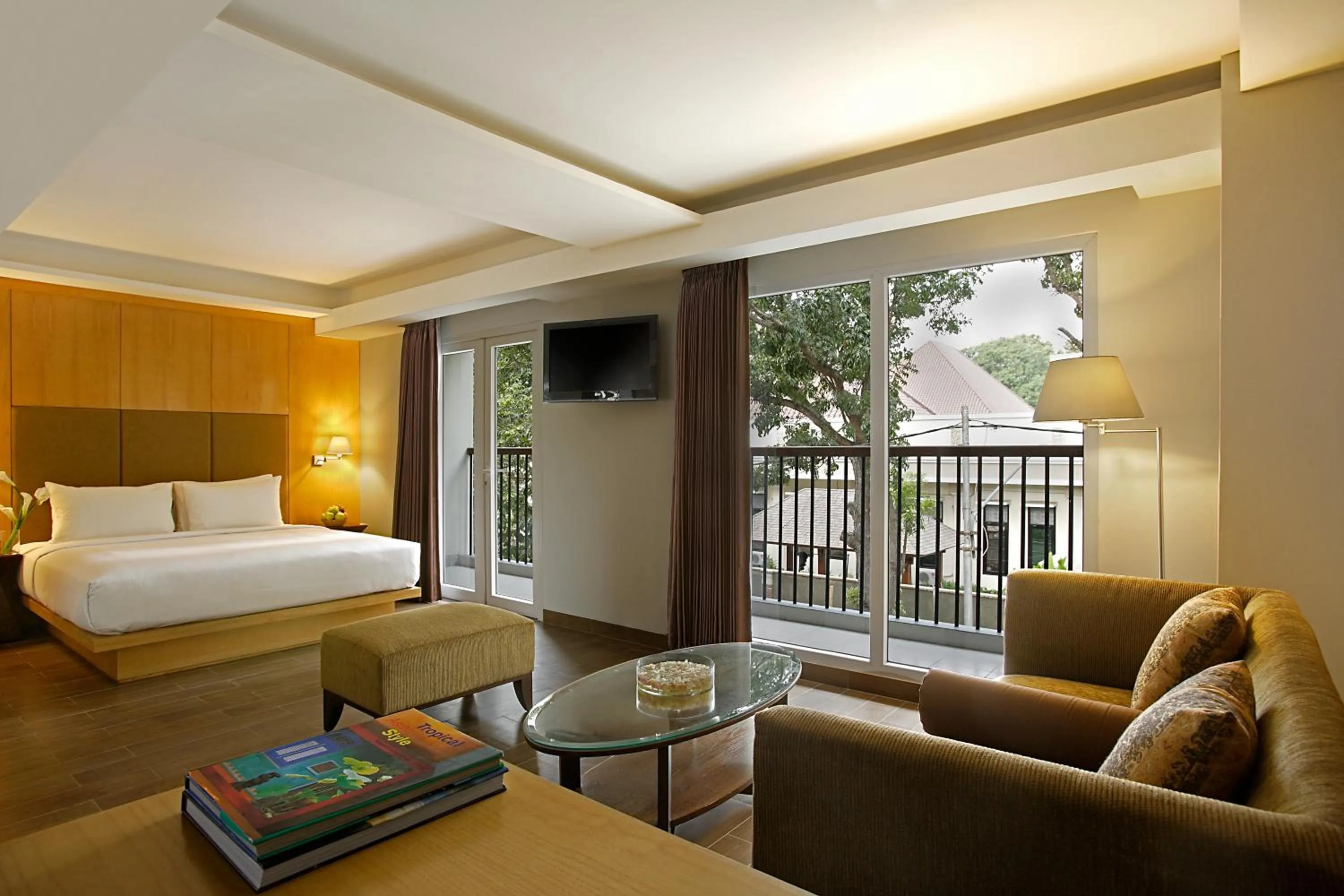 Living room, Bed in Hotel Santika Mataram