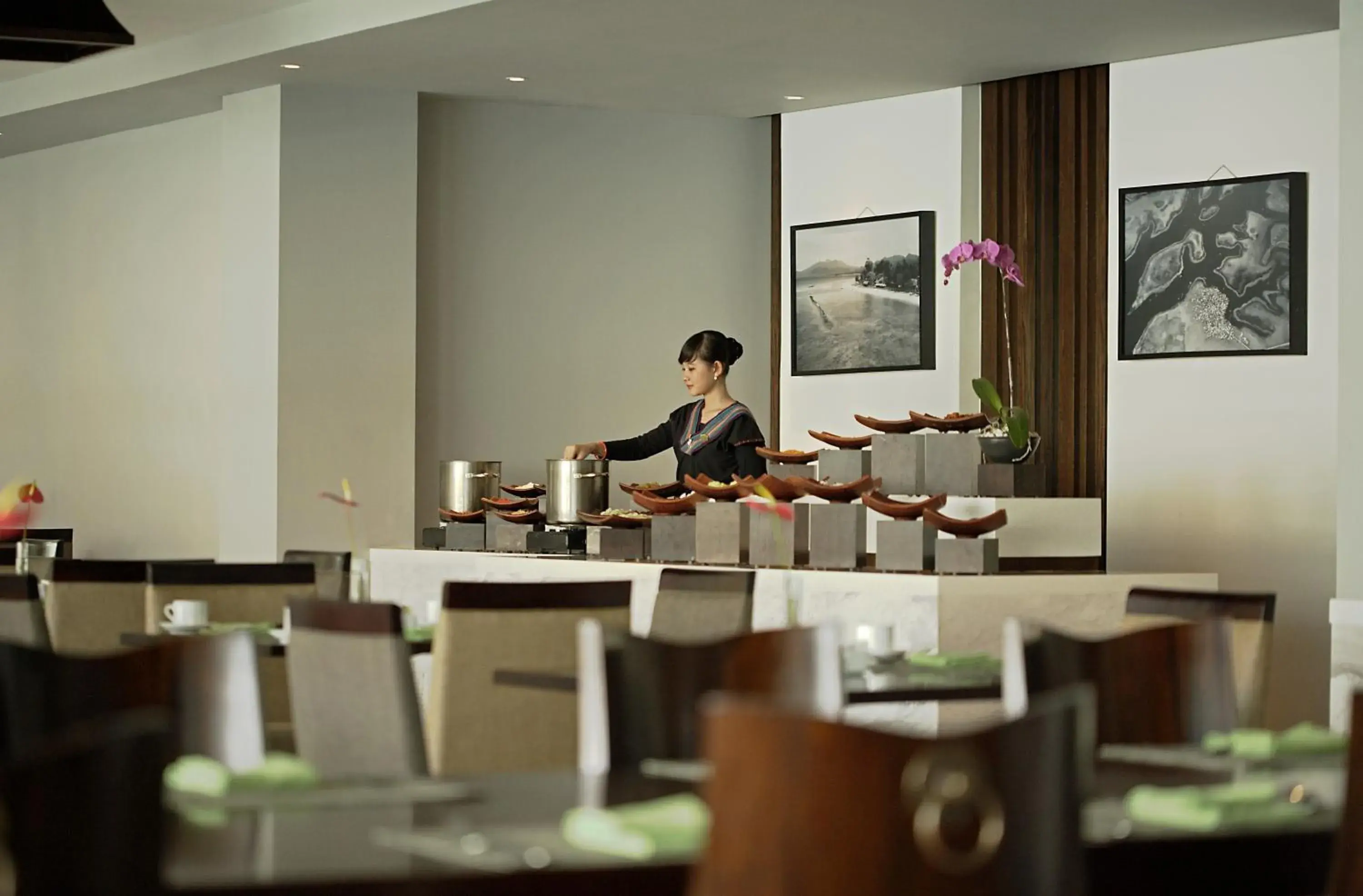 Restaurant/places to eat in Hotel Santika Mataram Restaurant/places to eat in Hotel Santika Mataram