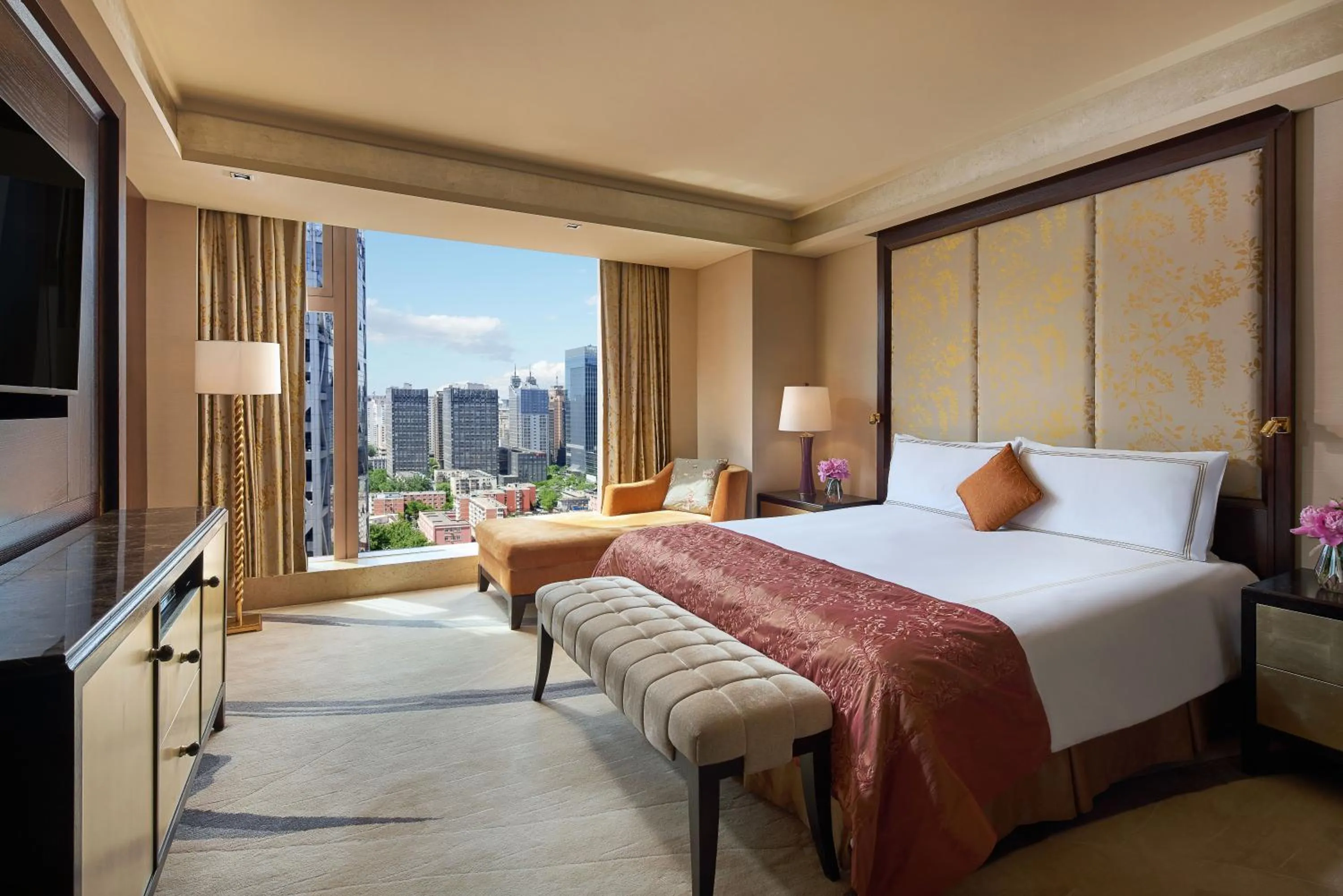 Bedroom, Bed in Fairmont Beijing - 20 minutes to Forbidden City by metro