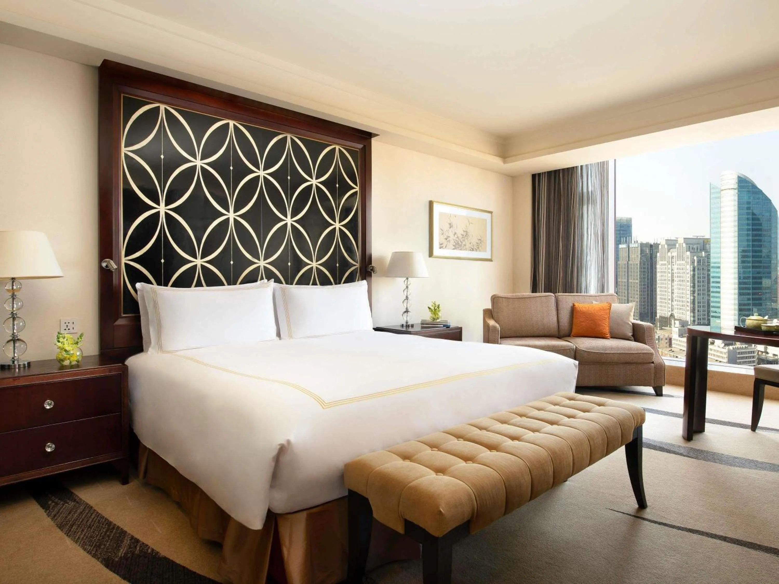 Bedroom, Bed in Fairmont Beijing - 20 minutes to Forbidden City by metro