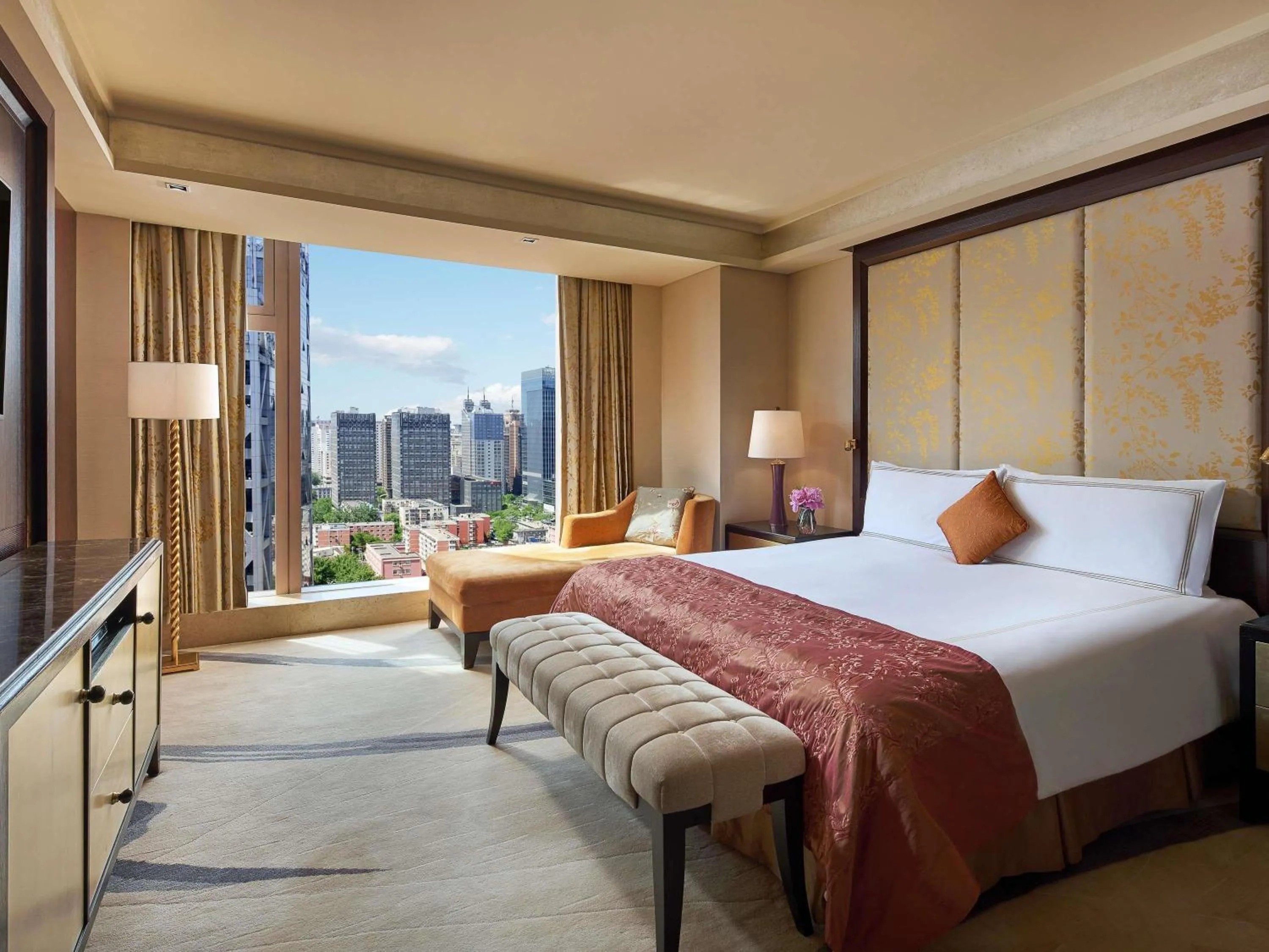 Bedroom, Bed in Fairmont Beijing - 20 minutes to Forbidden City by metro