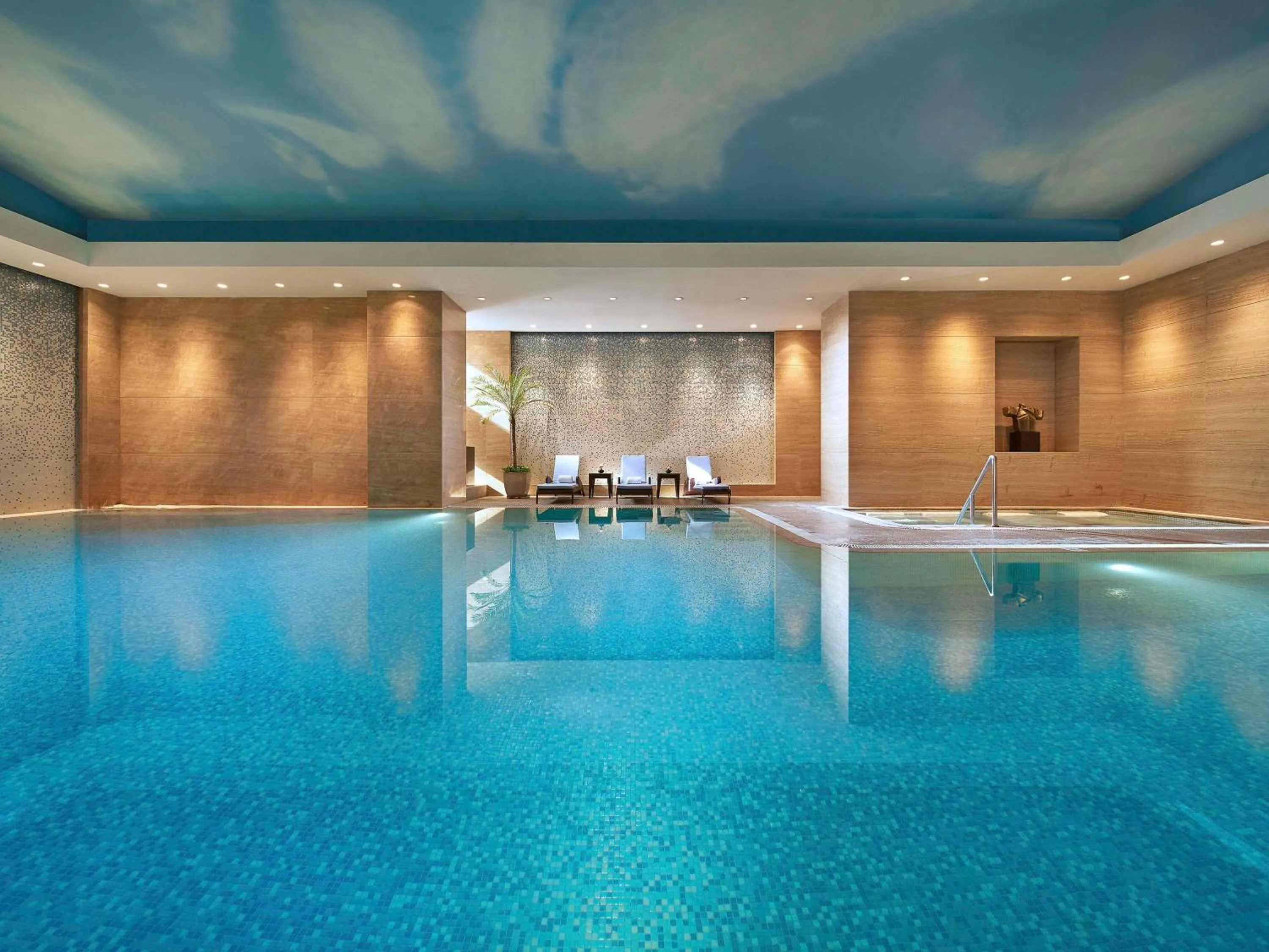 Property building in Fairmont Beijing - 20 minutes to Forbidden City by metro