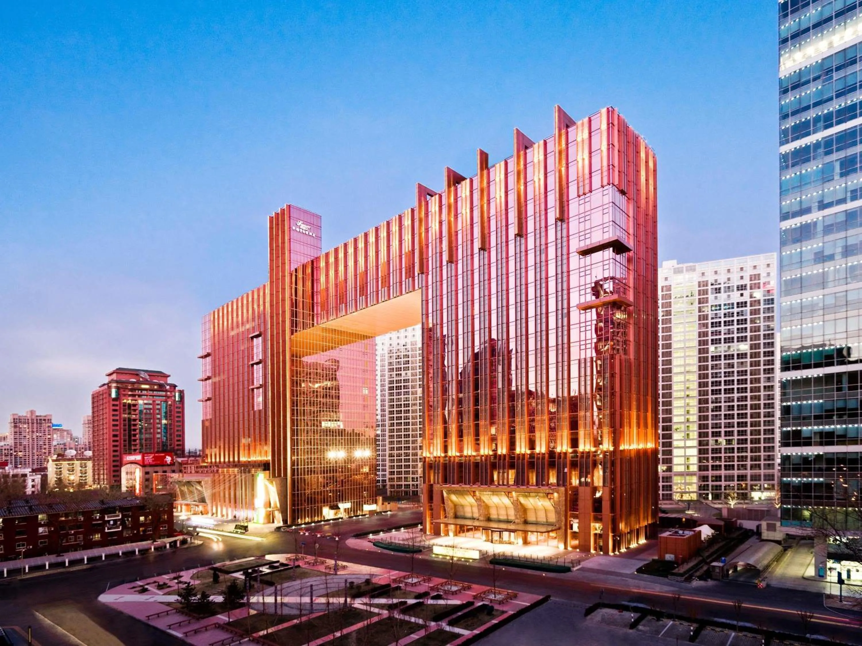 Property building in Fairmont Beijing - 20 minutes to Forbidden City by metro