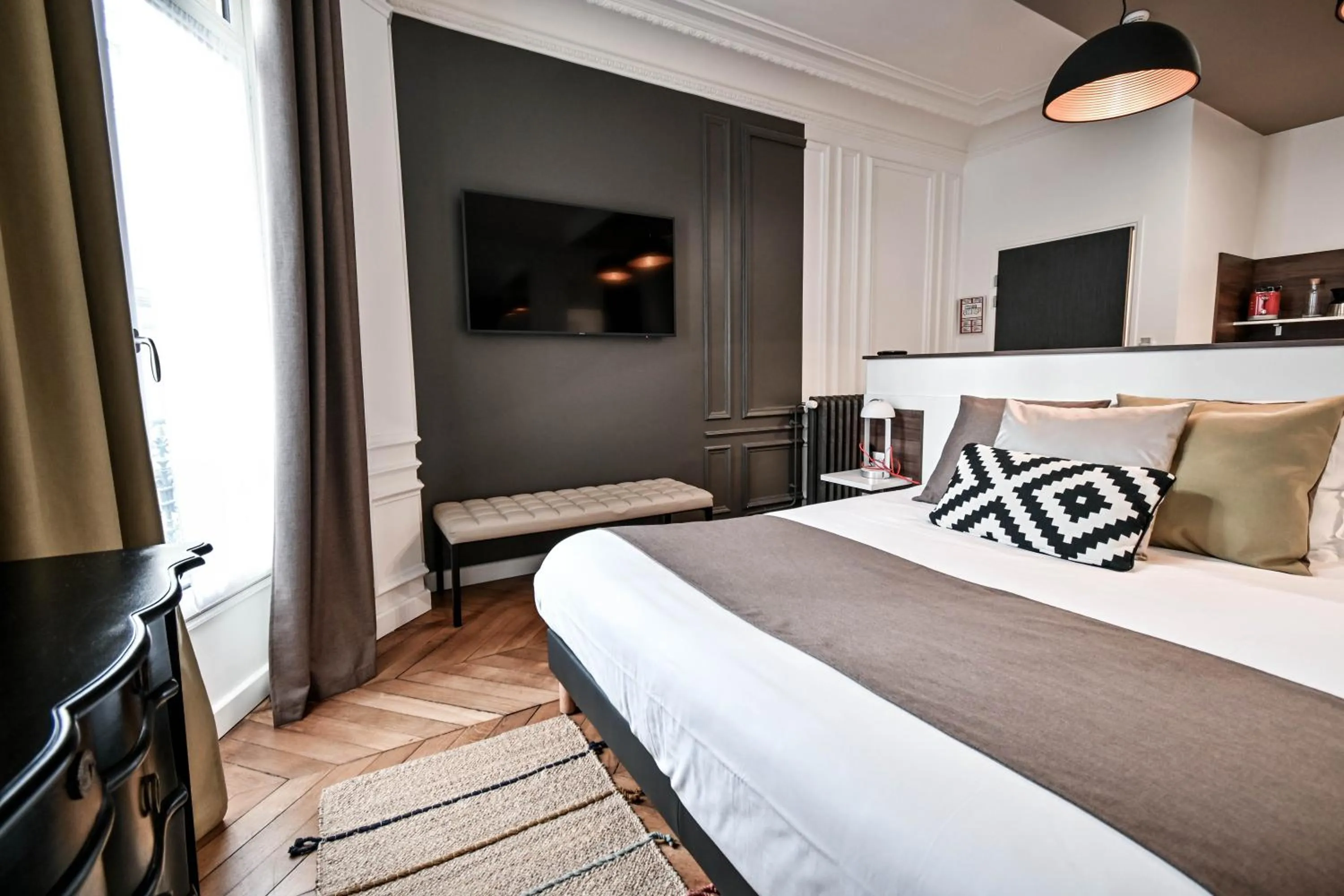 TV and multimedia, Bed in Les cles du 27 Paris
