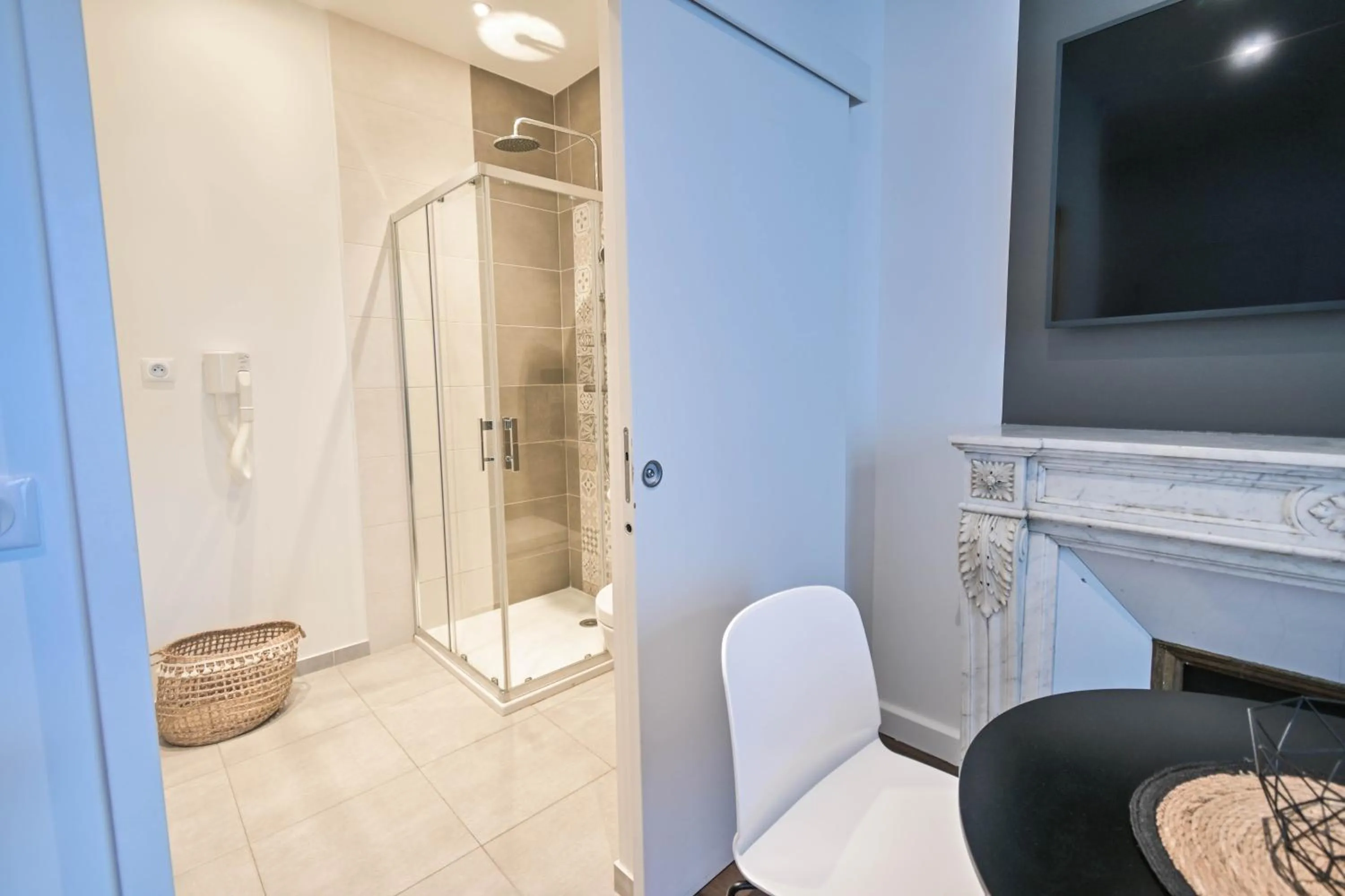 Shower in Les cles du 27 Paris