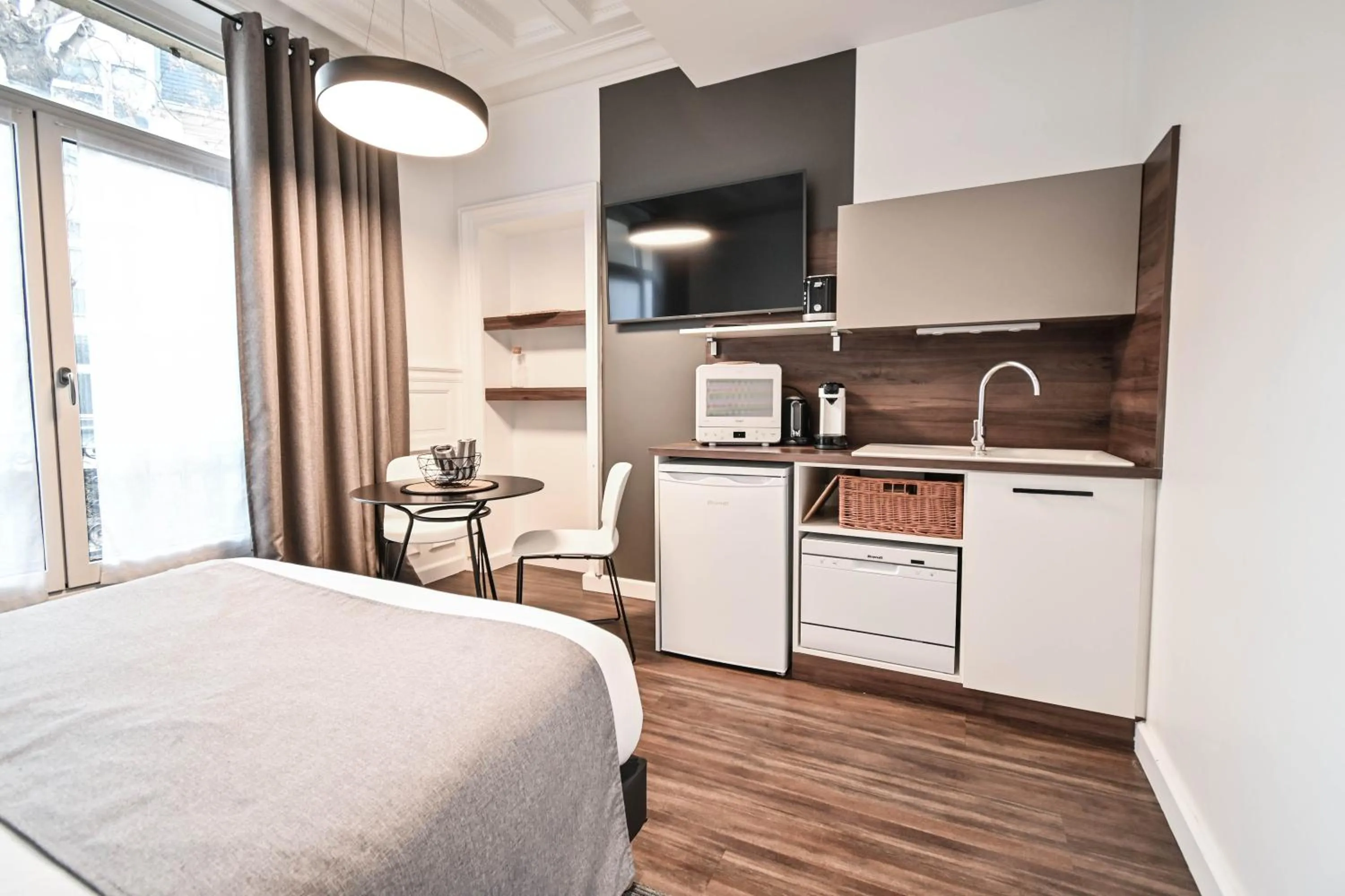 Kitchen or kitchenette, Bed in Les cles du 27 Paris