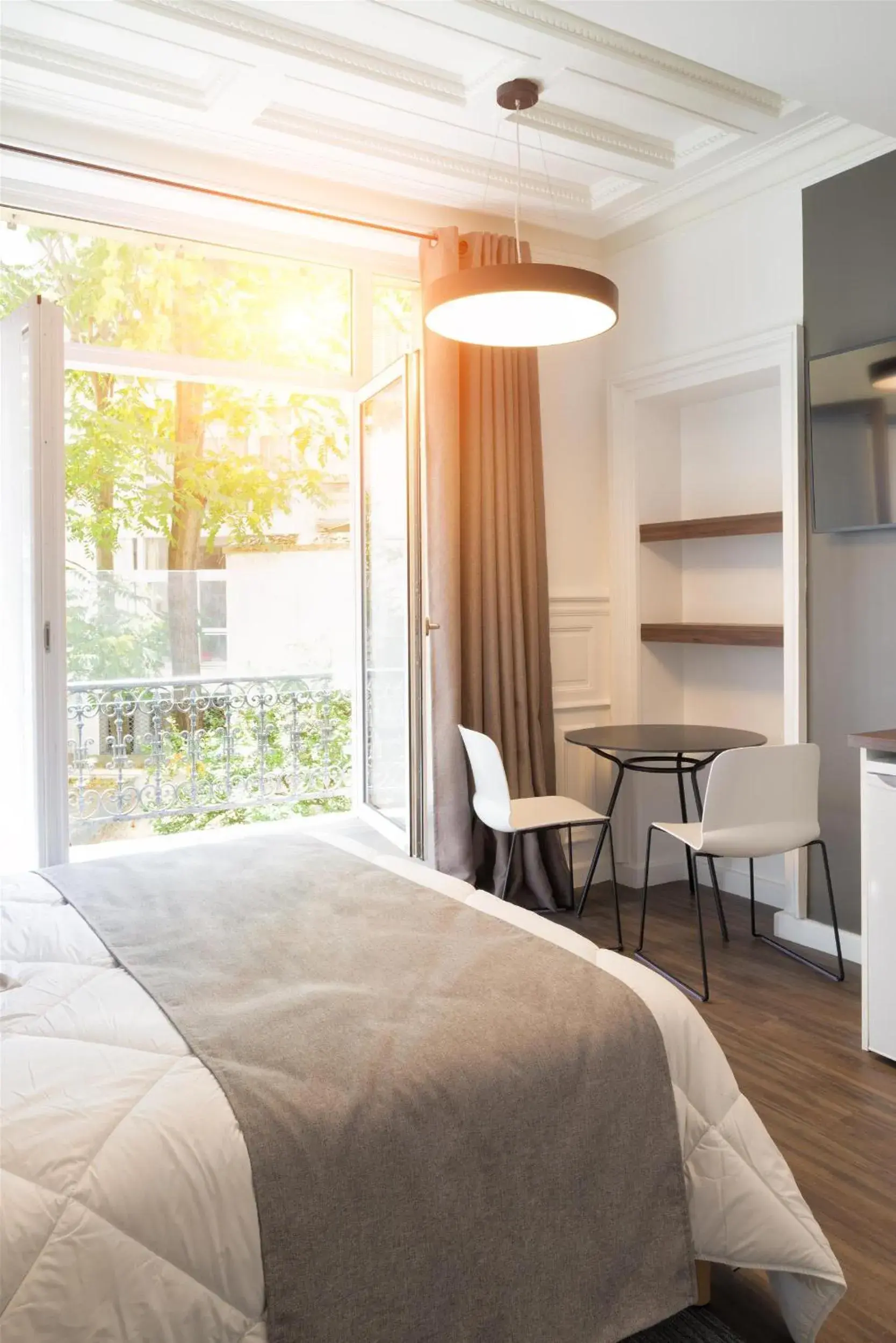 Studio Apartment with King Bed in Les cles du 27 Paris Studio Apartment with King Bed in Les cles du 27 Paris