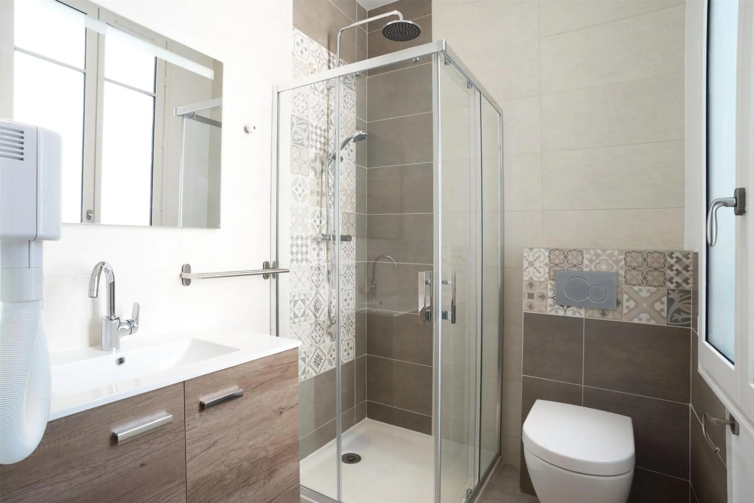 Shower in Les cles du 27 Paris