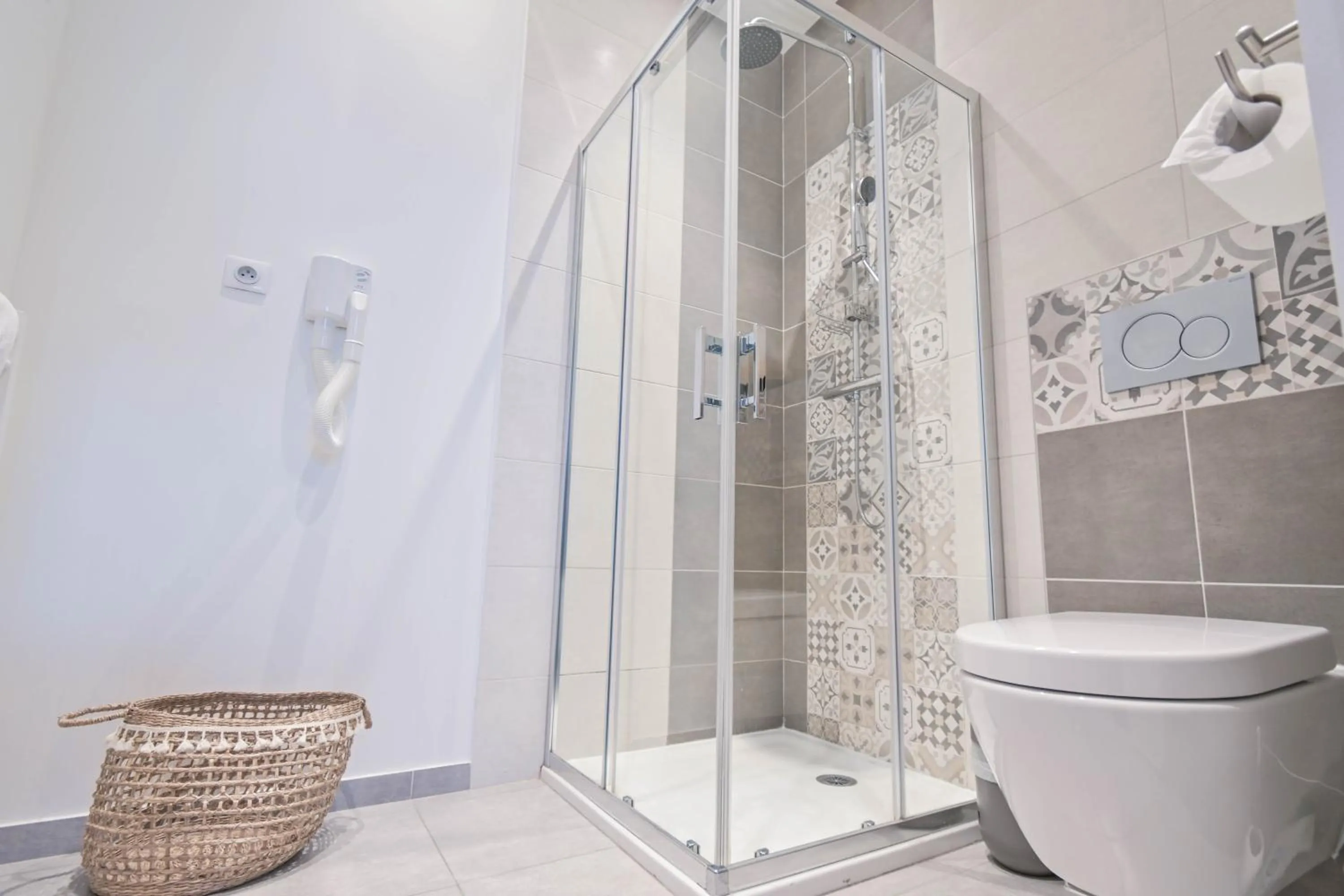 Shower in Les cles du 27 Paris