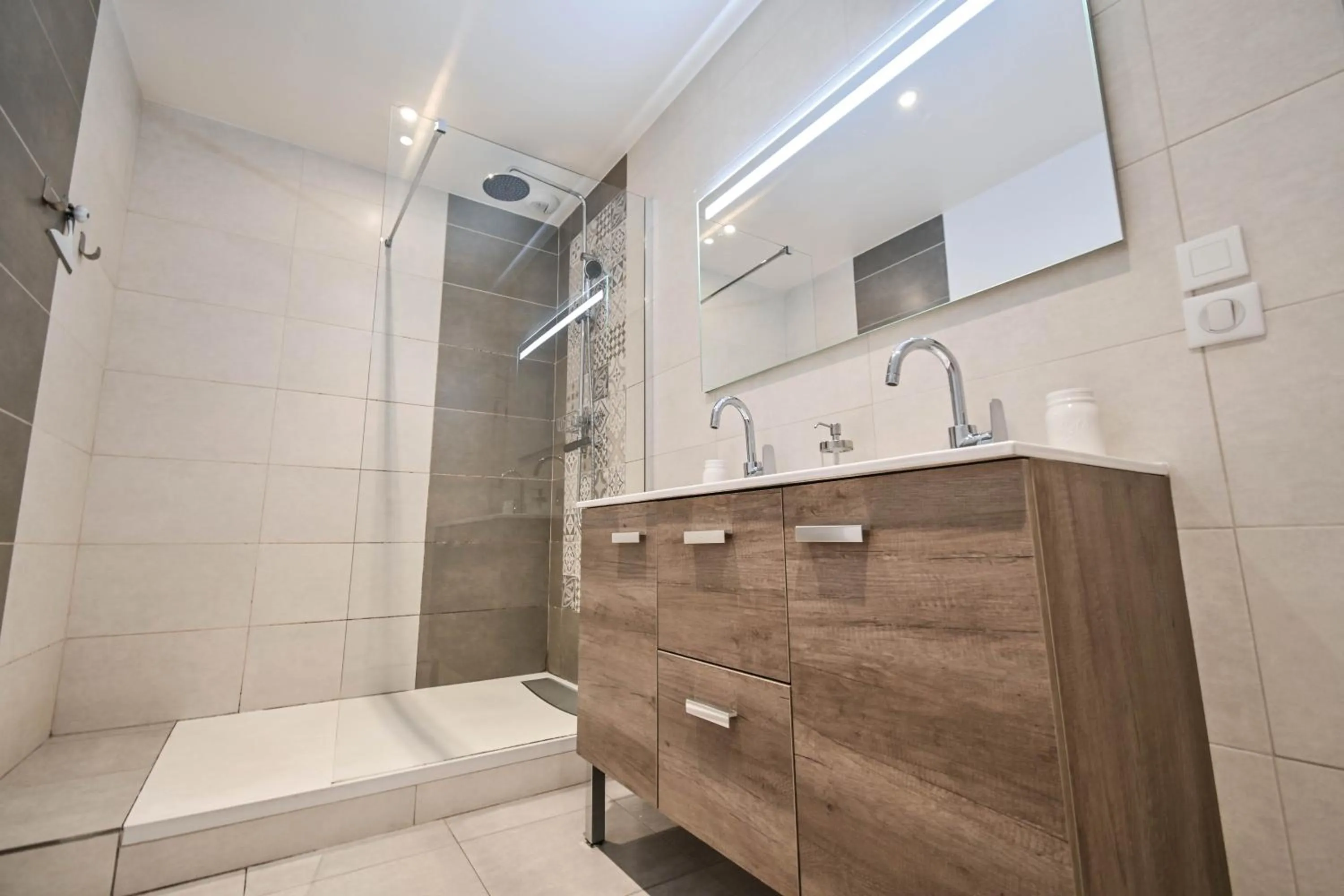 Shower in Les cles du 27 Paris