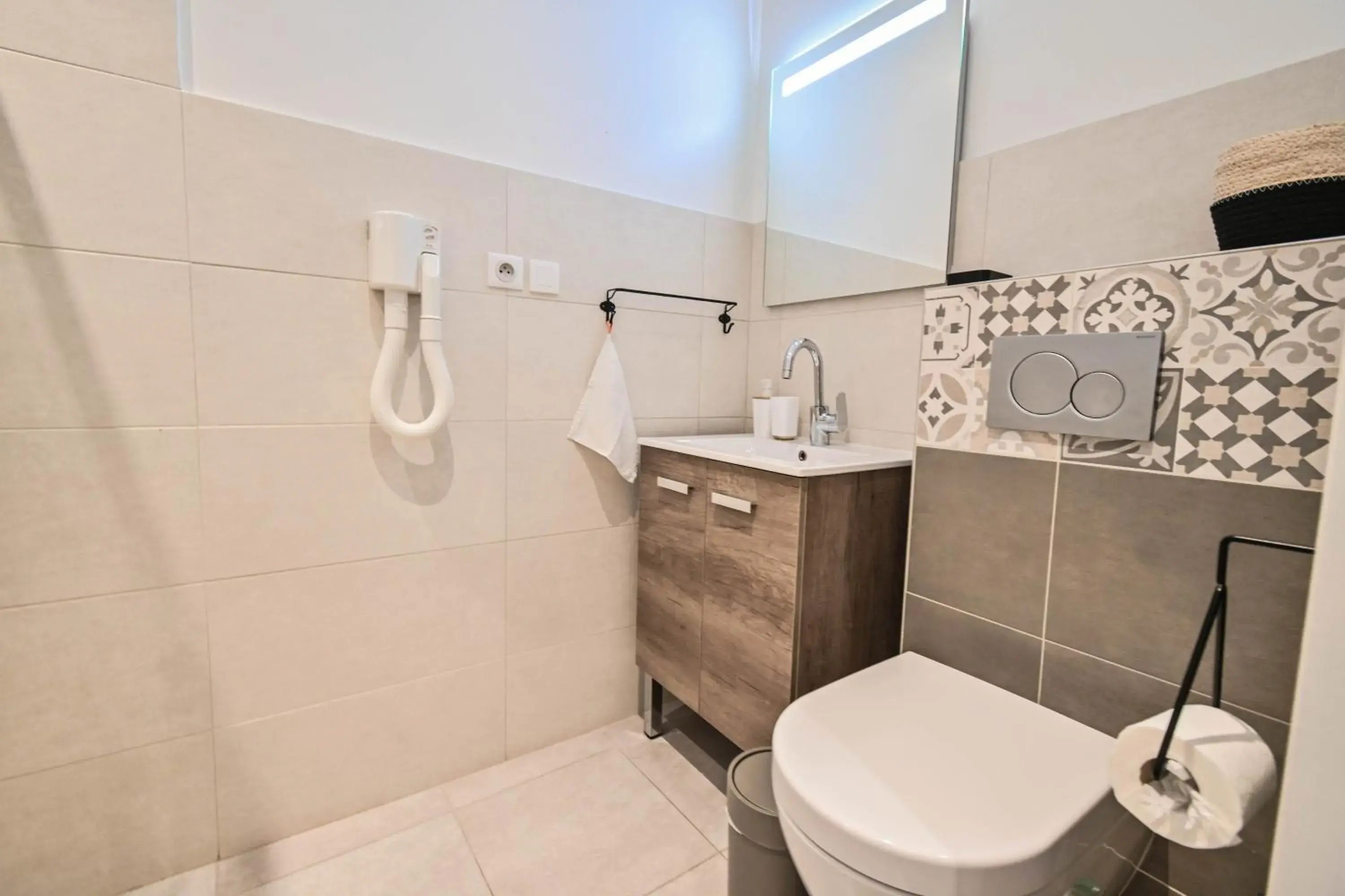 Small Studio ( 1 Adult) in Les cles du 27 Paris Small Studio ( 1 Adult) in Les cles du 27 Paris