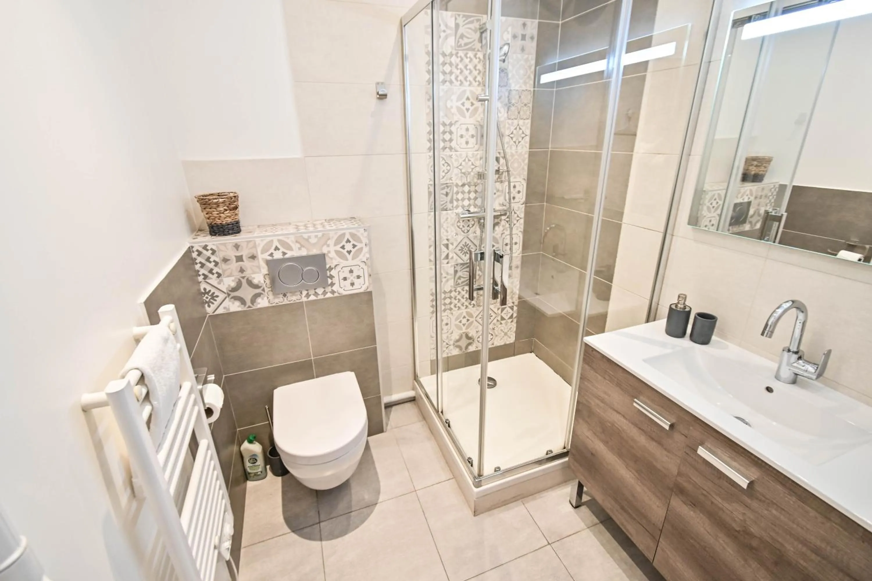 Shower in Les cles du 27 Paris