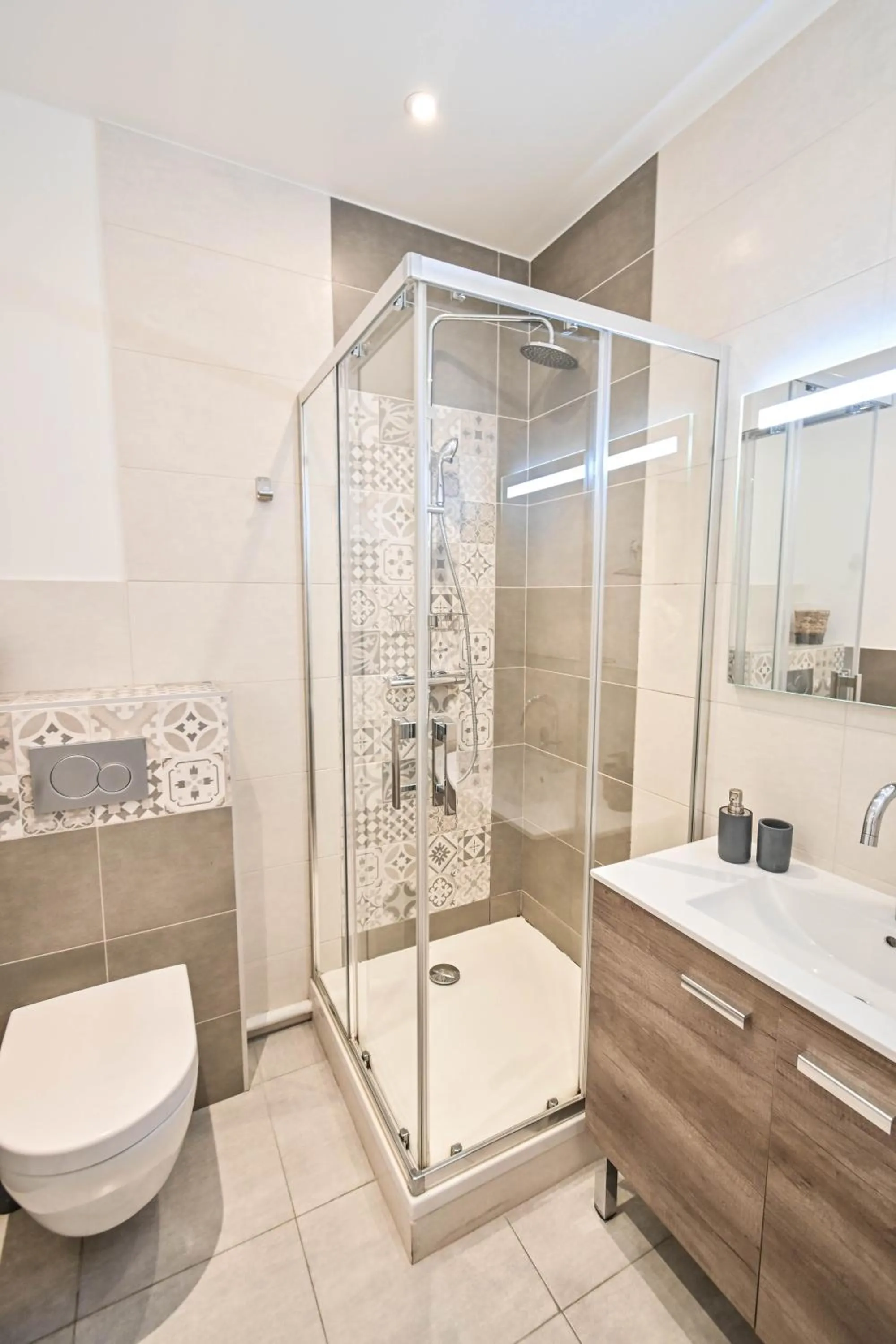 Shower in Les cles du 27 Paris