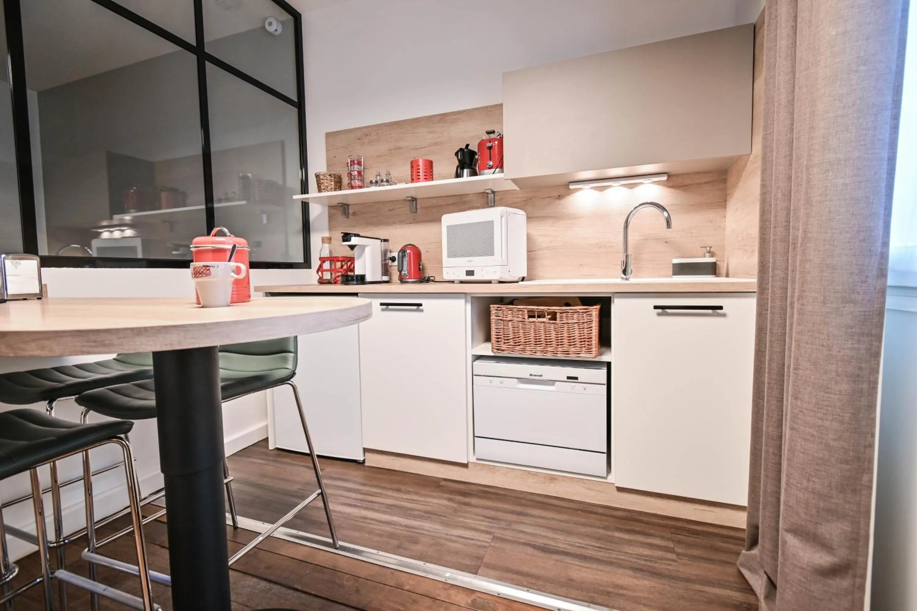 Kitchen or kitchenette in Les cles du 27 Paris