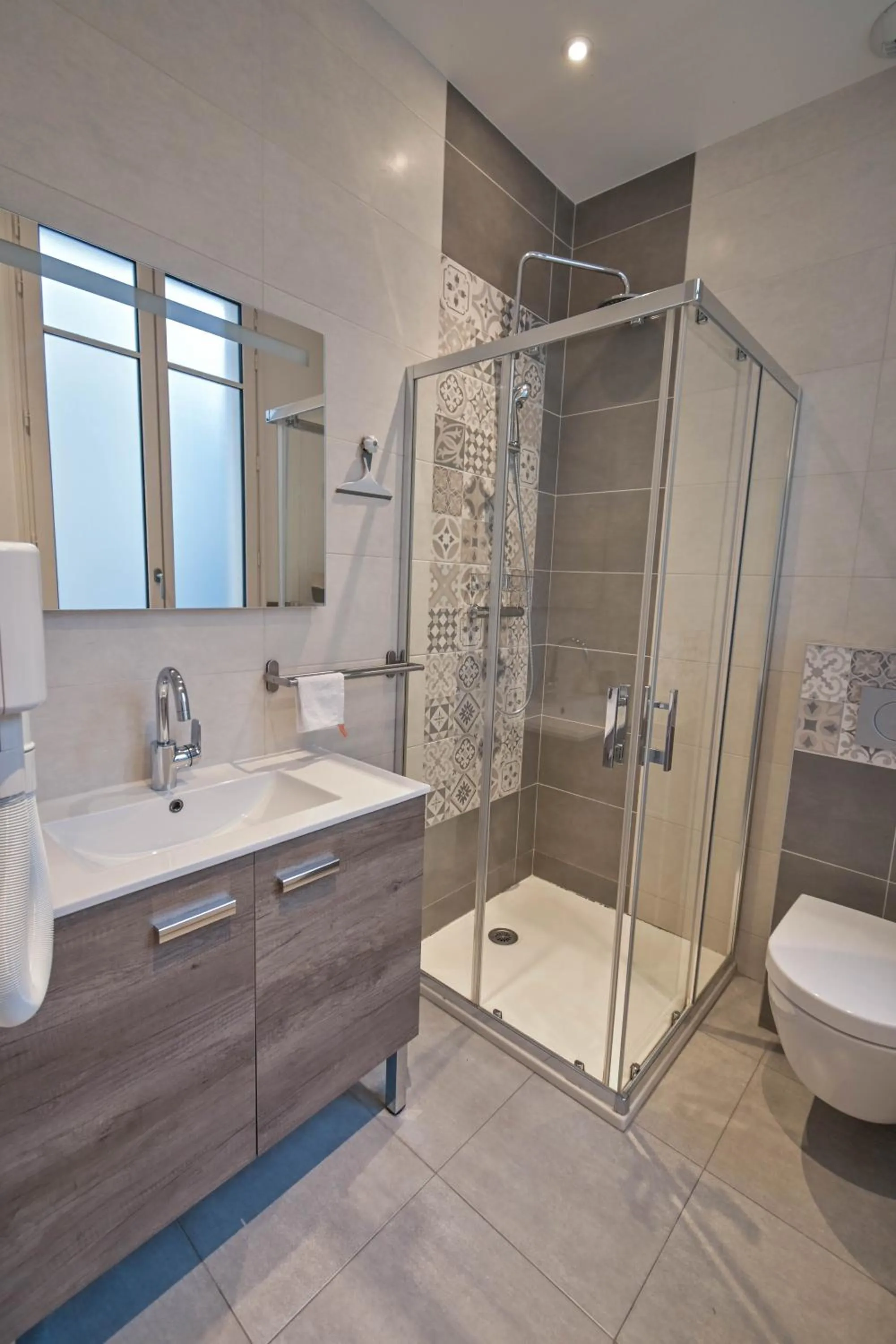 Shower in Les cles du 27 Paris