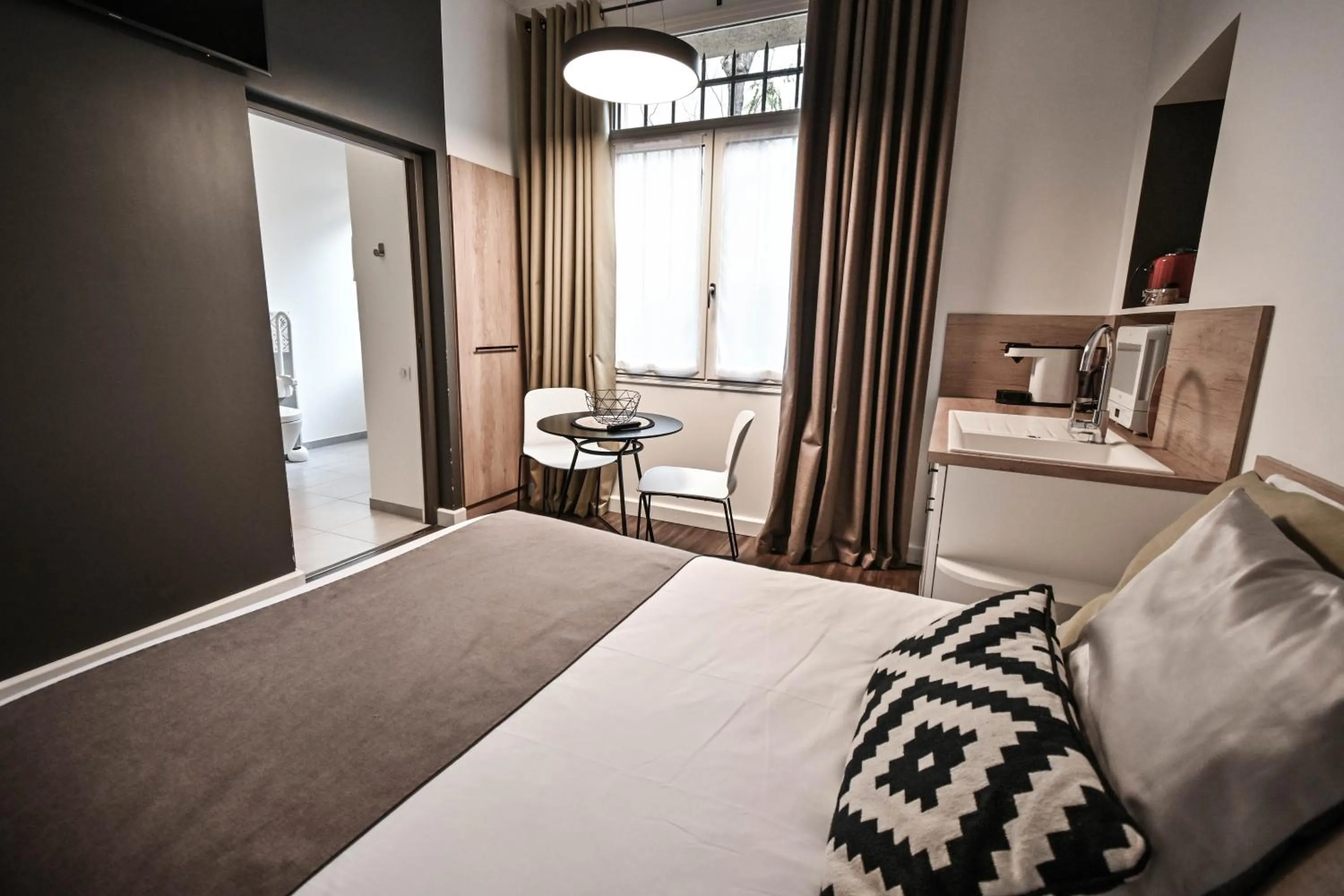 Kitchen or kitchenette, Bed in Les cles du 27 Paris