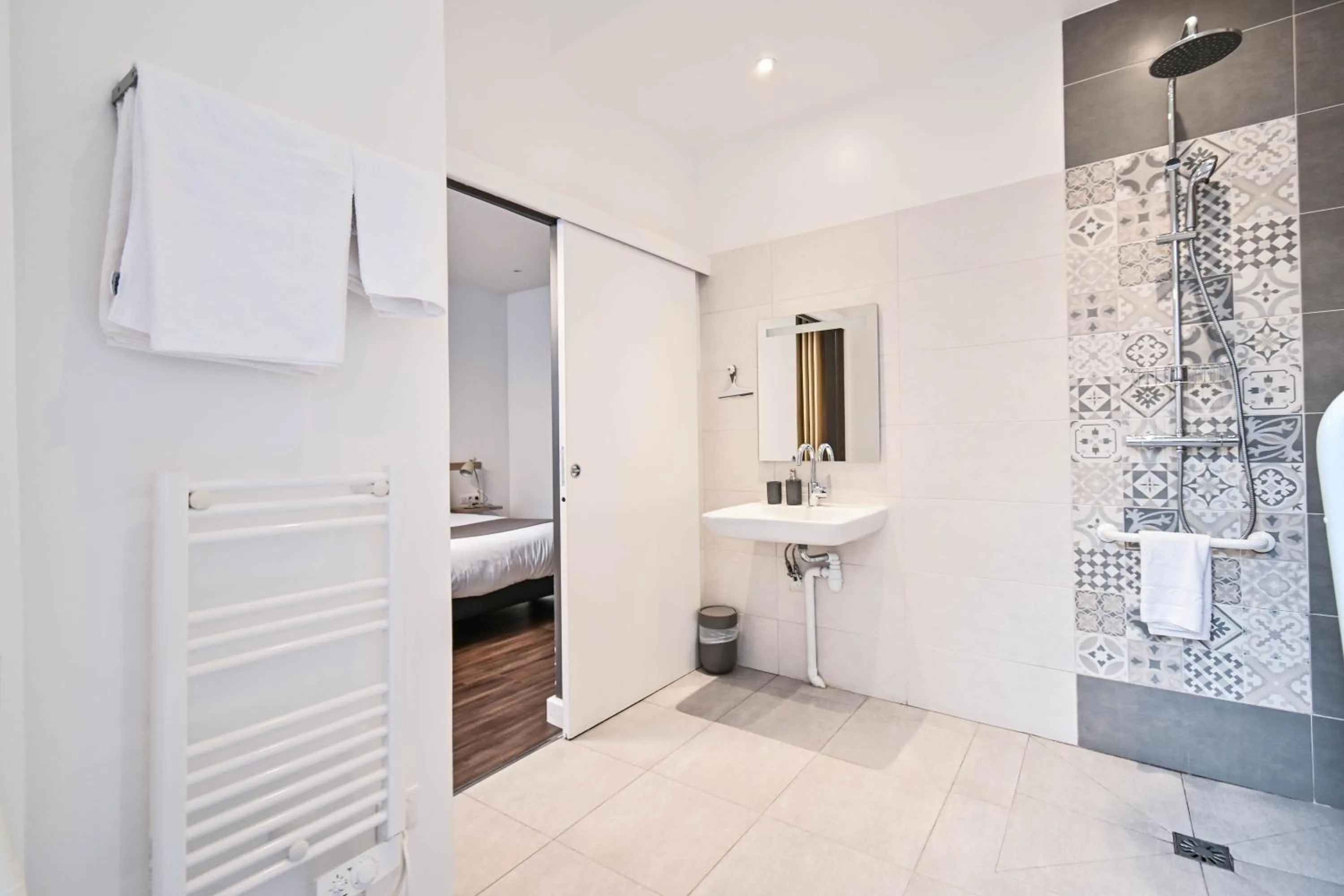 Shower in Les cles du 27 Paris