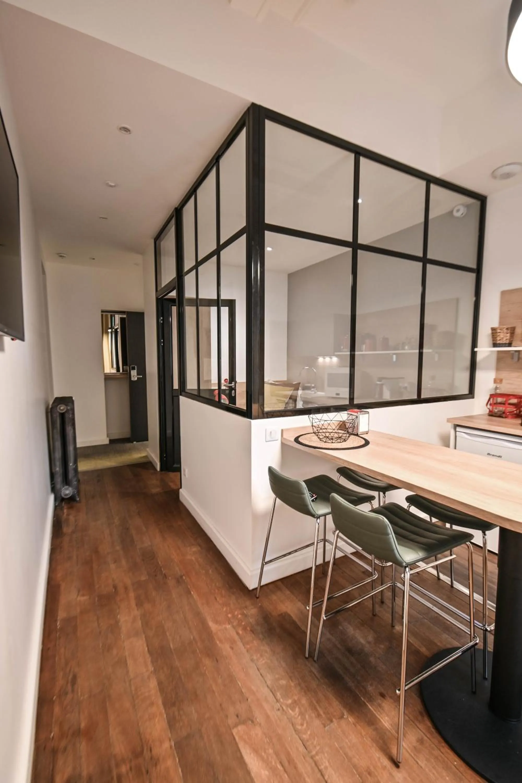 Dining area in Les cles du 27 Paris