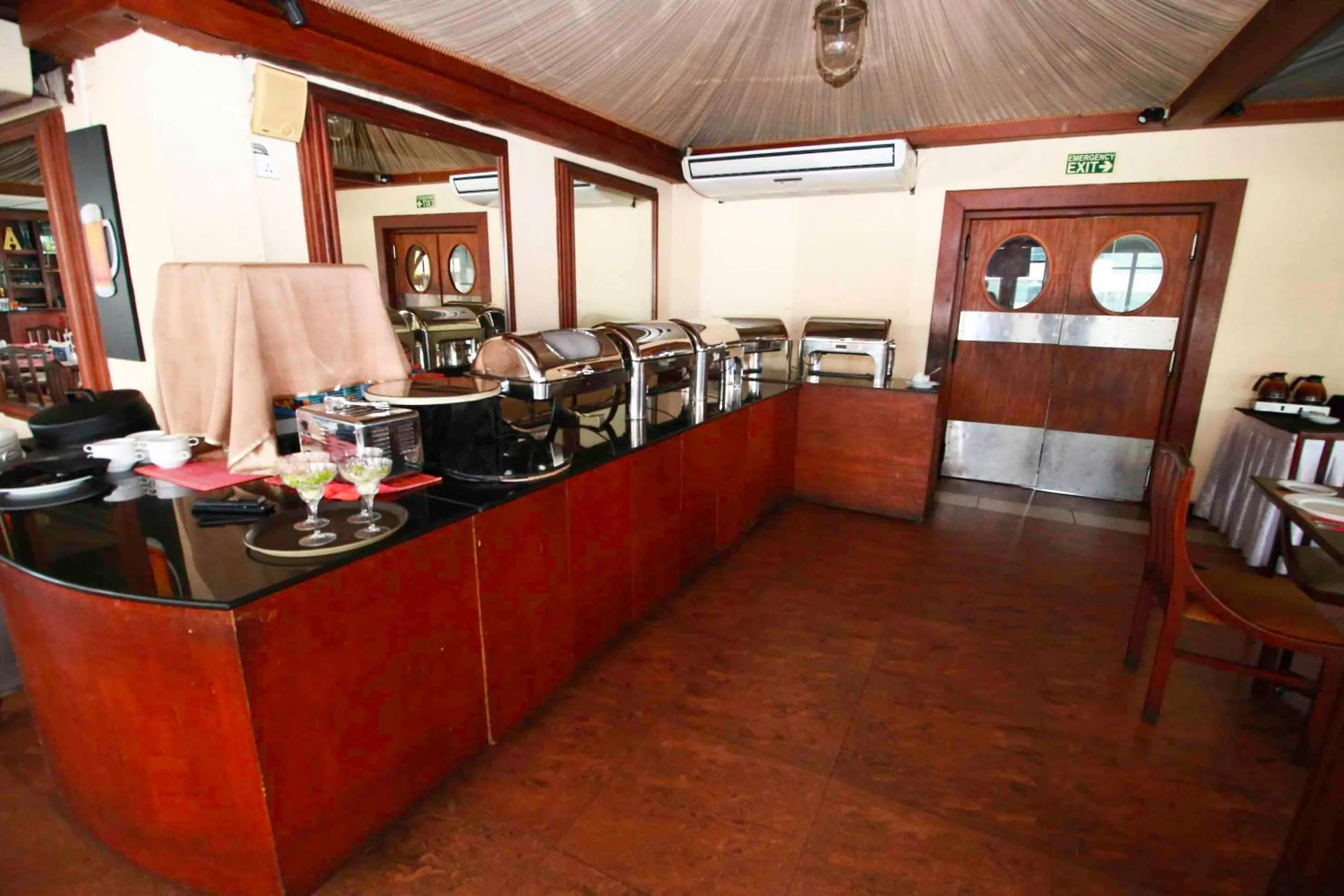 Restaurant/places to eat in Colombo City Hotels (Pvt) Ltd