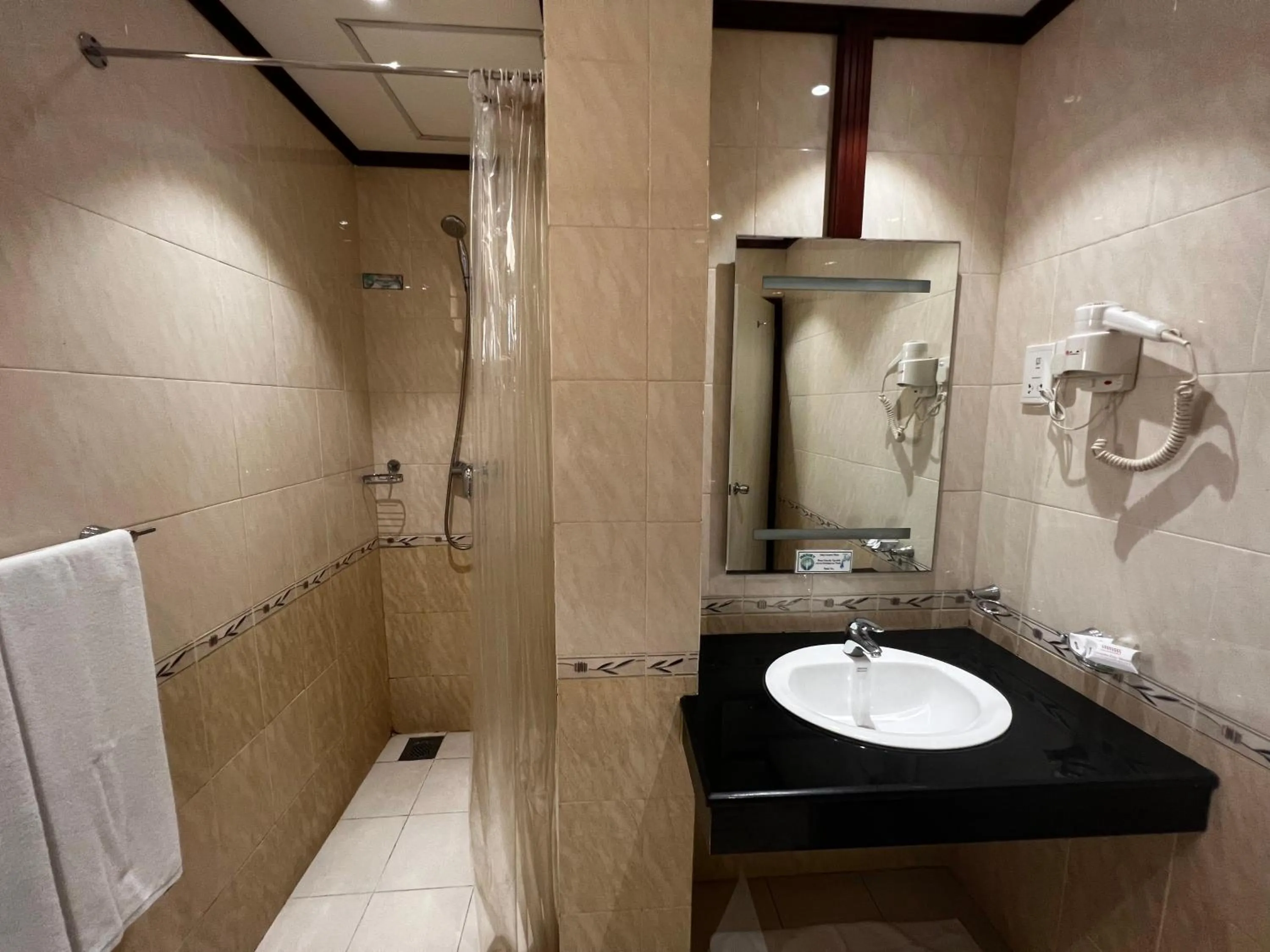 Bathroom in Colombo City Hotels (Pvt) Ltd