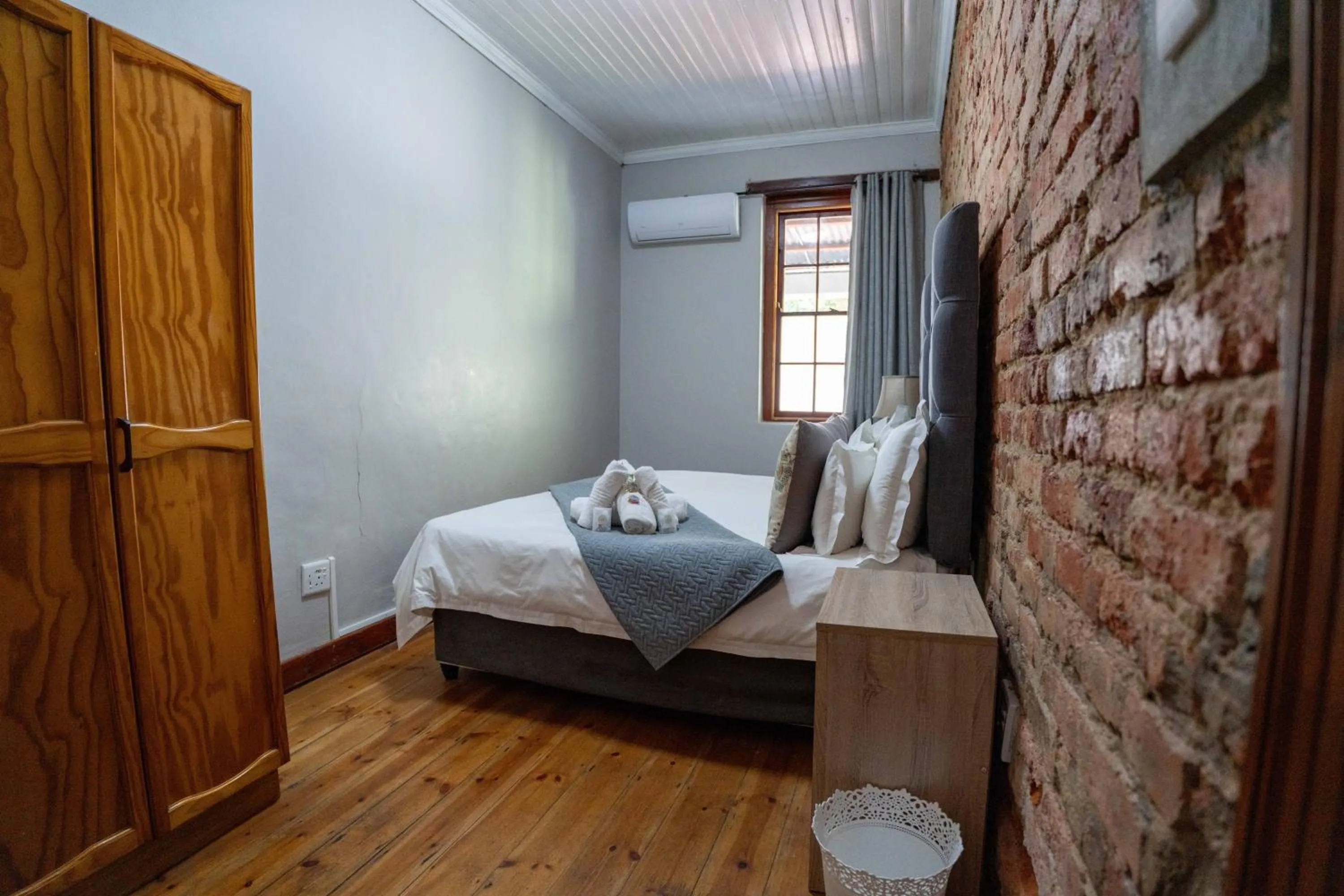 Bed in Olive Tree Lodge