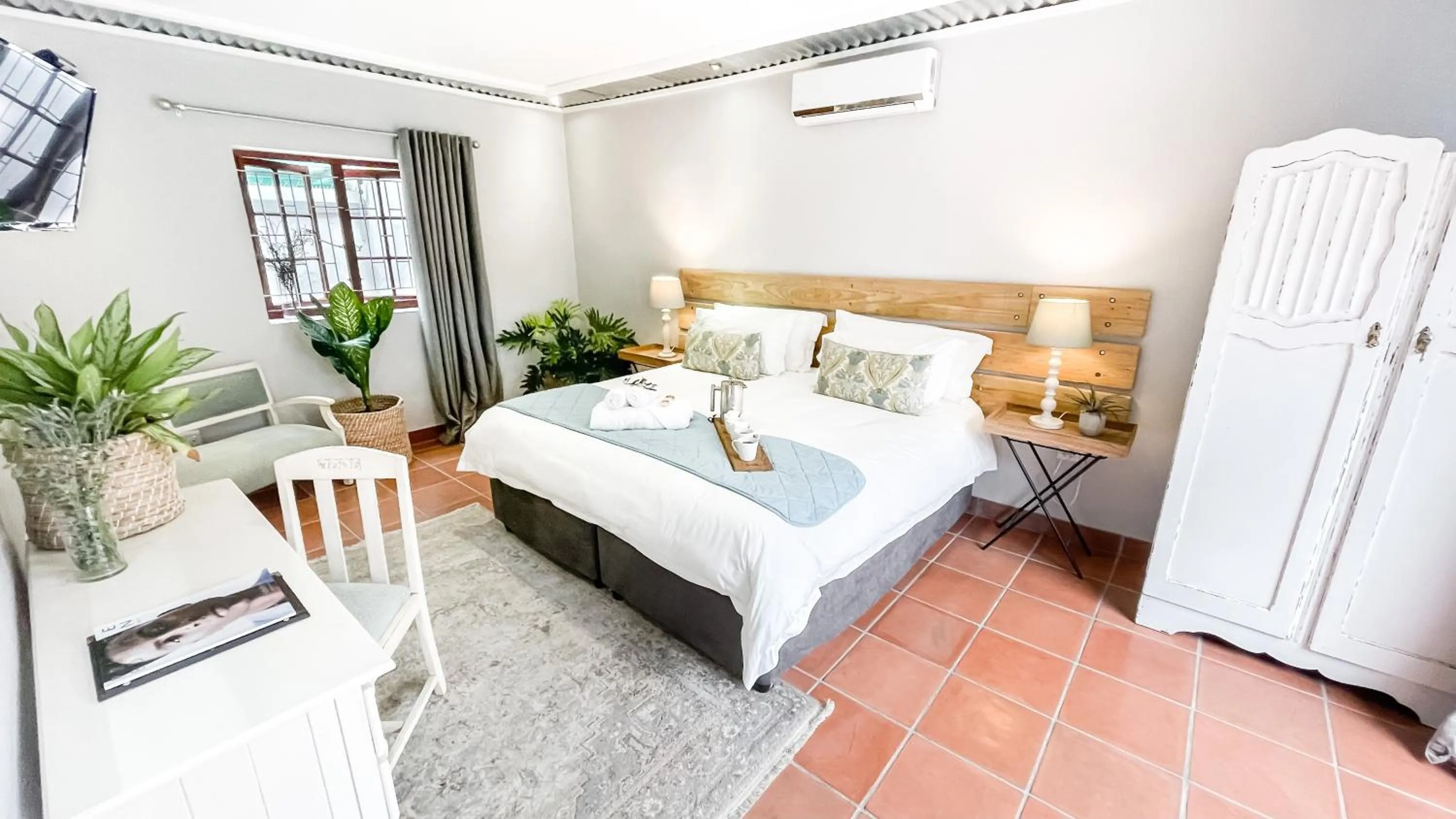 Bed in Olive Tree Lodge