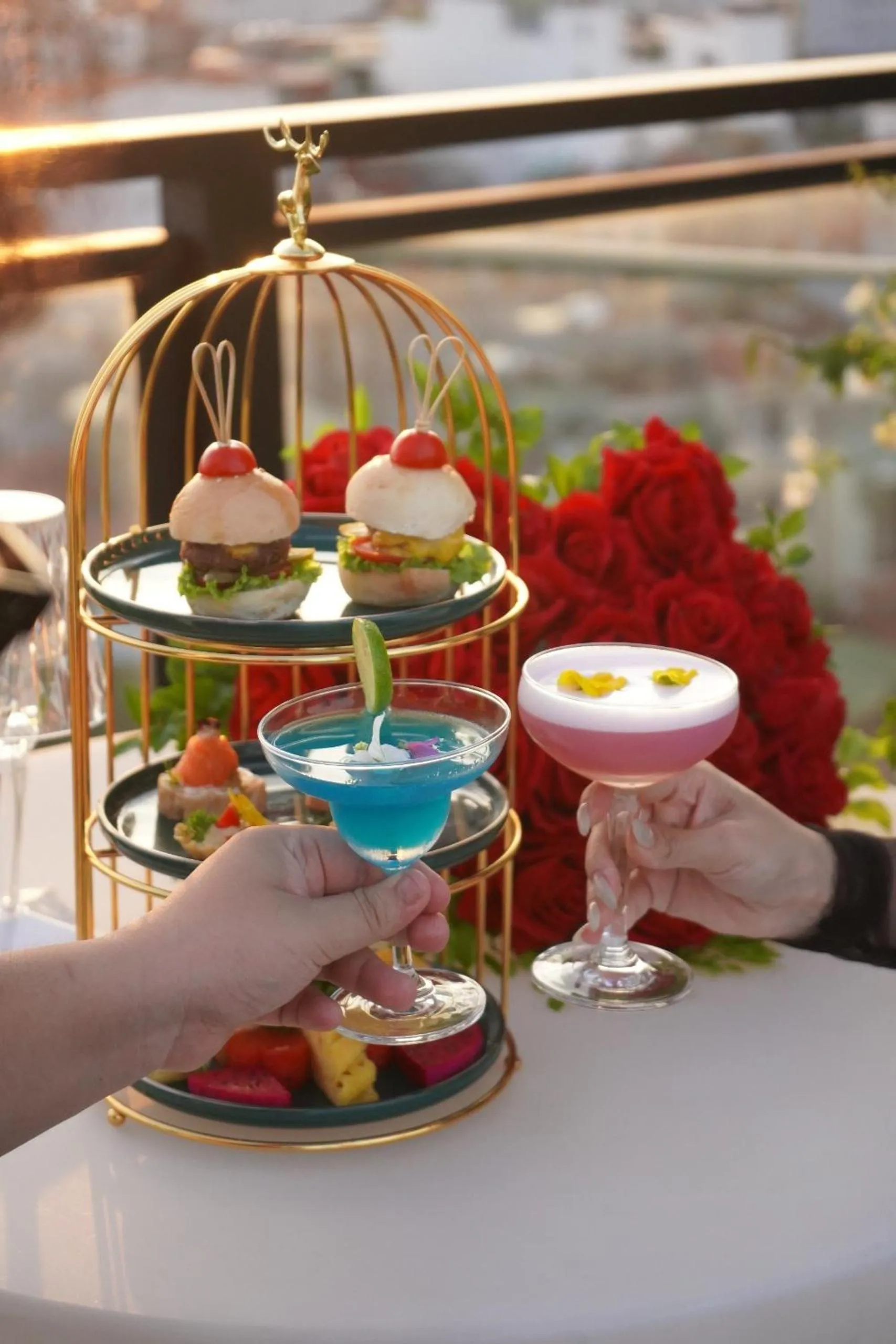 Lounge or bar in Golden Silk Boutique Hotel