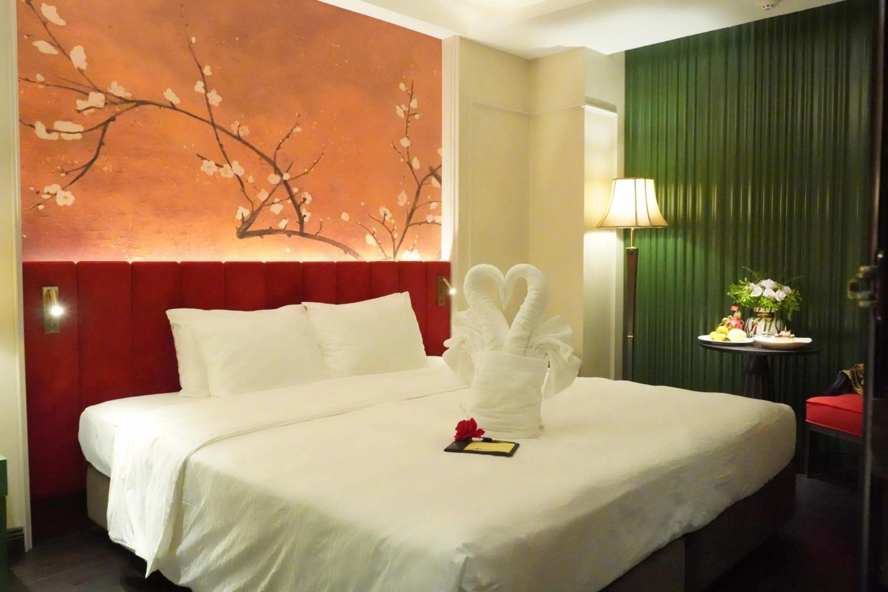 Photo of the whole room, Bed in Golden Silk Boutique Hotel