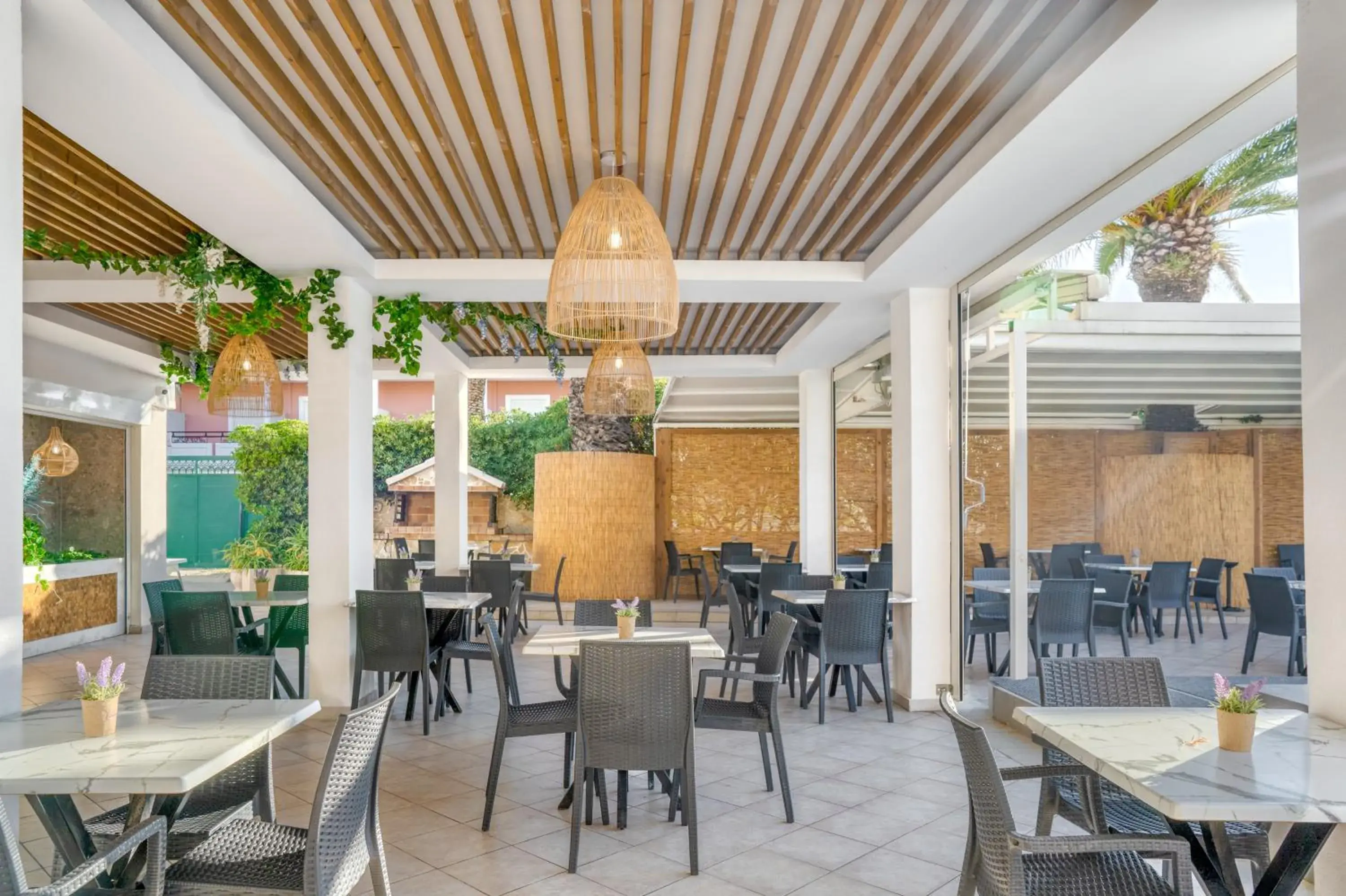 Restaurant/places to eat in Poseidon Beach Hotel Restaurant/places to eat in Poseidon Beach Hotel