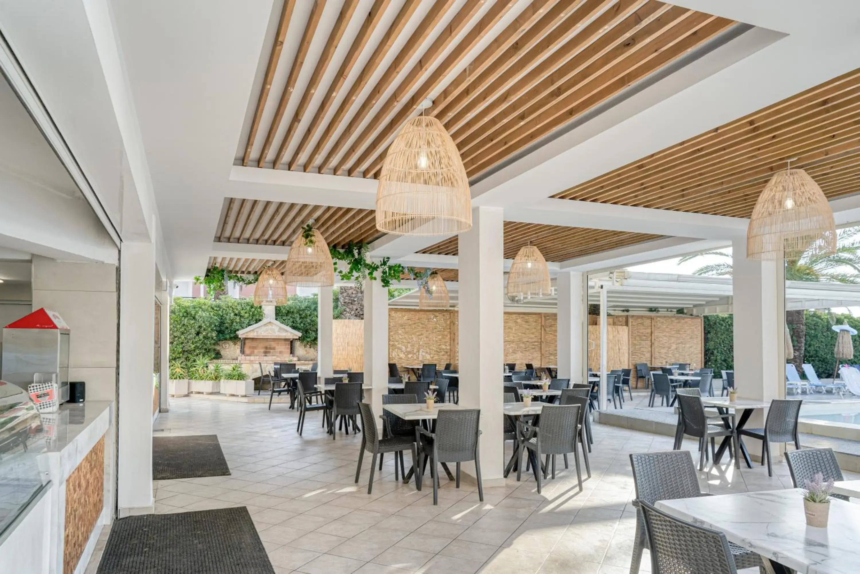 Restaurant/places to eat in Poseidon Beach Hotel Restaurant/places to eat in Poseidon Beach Hotel