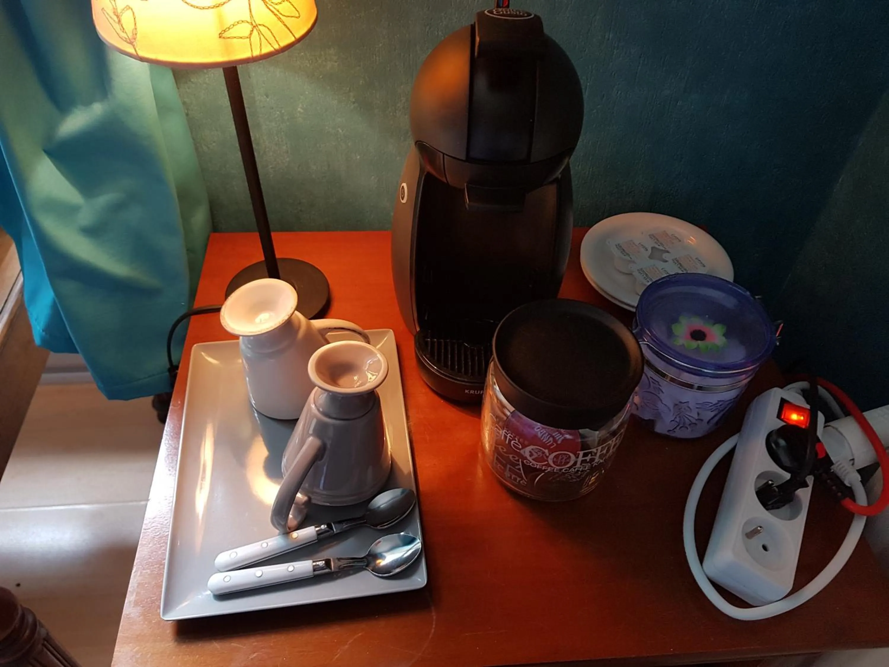 Coffee/tea facilities in Château Lambert Moulinsart Hotel, shuttle airport, long term parking, snooker, large terrasse, dinner, breakfast