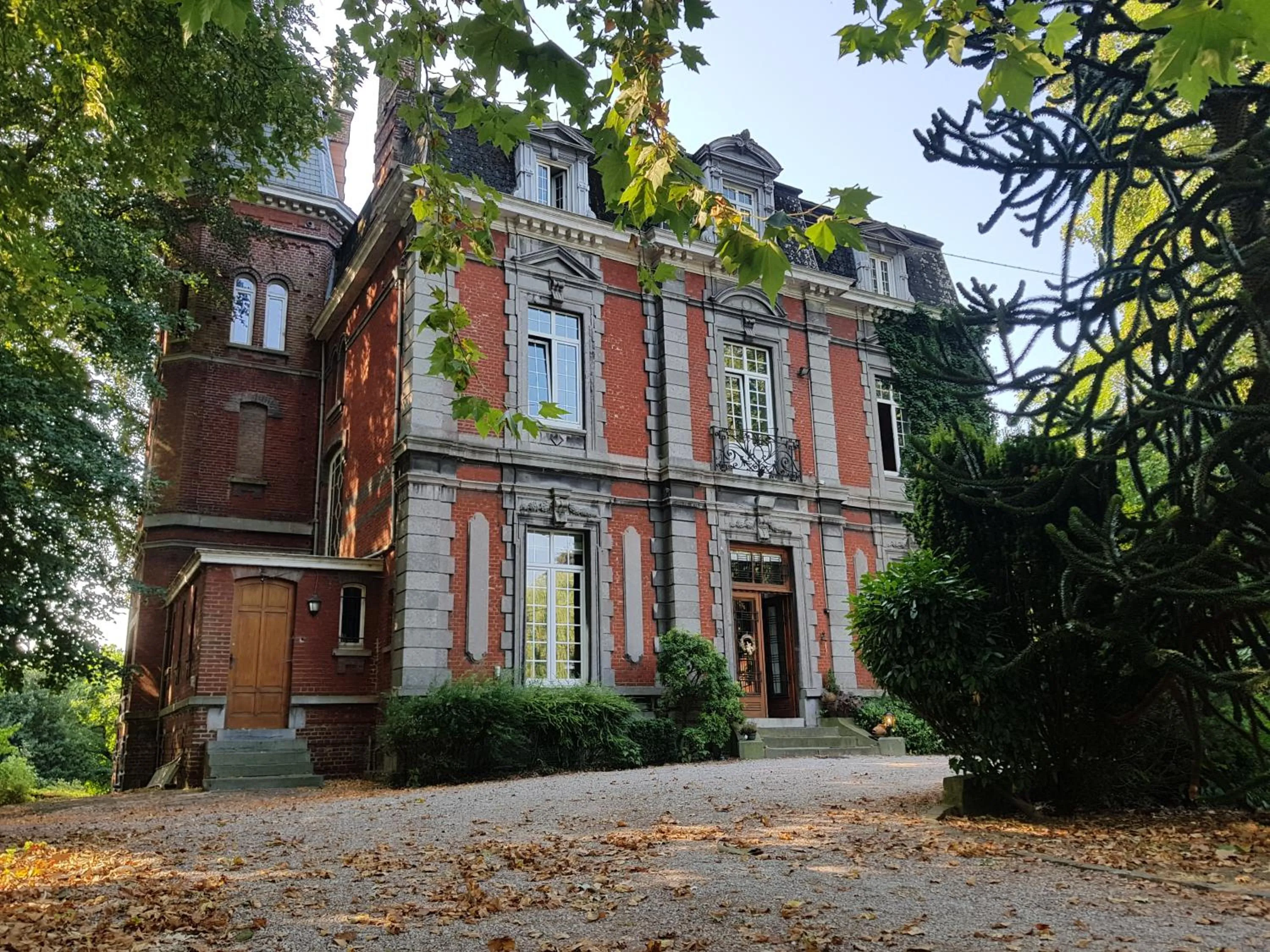 Facade/entrance in Château Lambert Moulinsart Hotel, shuttle airport, long term parking, snooker, large terrasse, dinner, breakfast