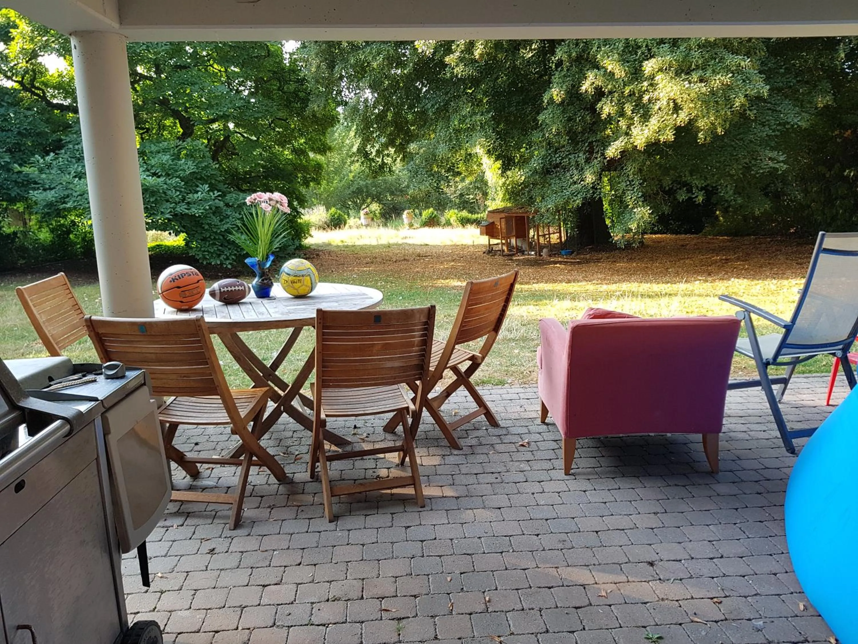 Garden in Château Lambert Moulinsart Hotel, shuttle airport, long term parking, snooker, large terrasse, dinner, breakfast