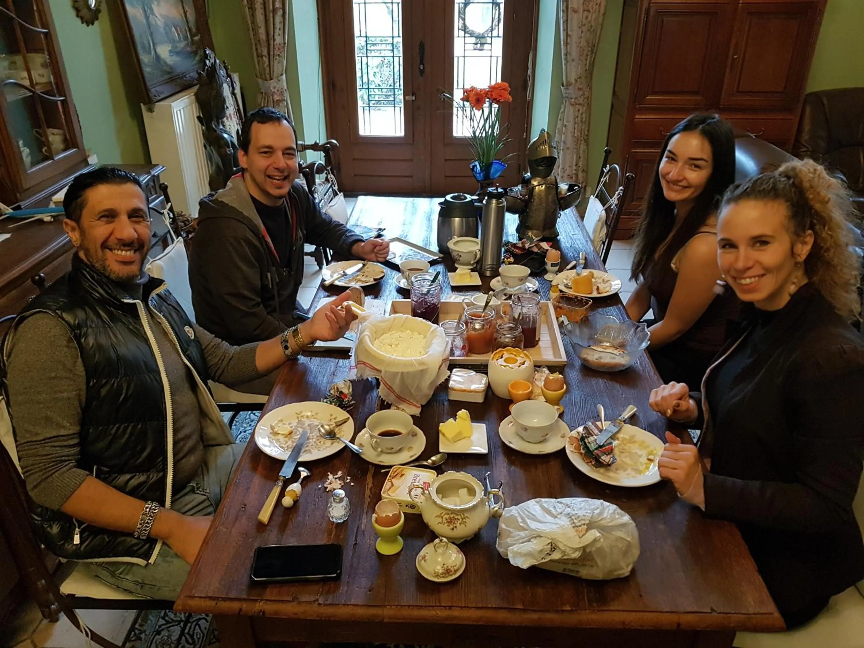 Restaurant/places to eat in Château Lambert Moulinsart Hotel, shuttle airport, long term parking, snooker, large terrasse, dinner, breakfast