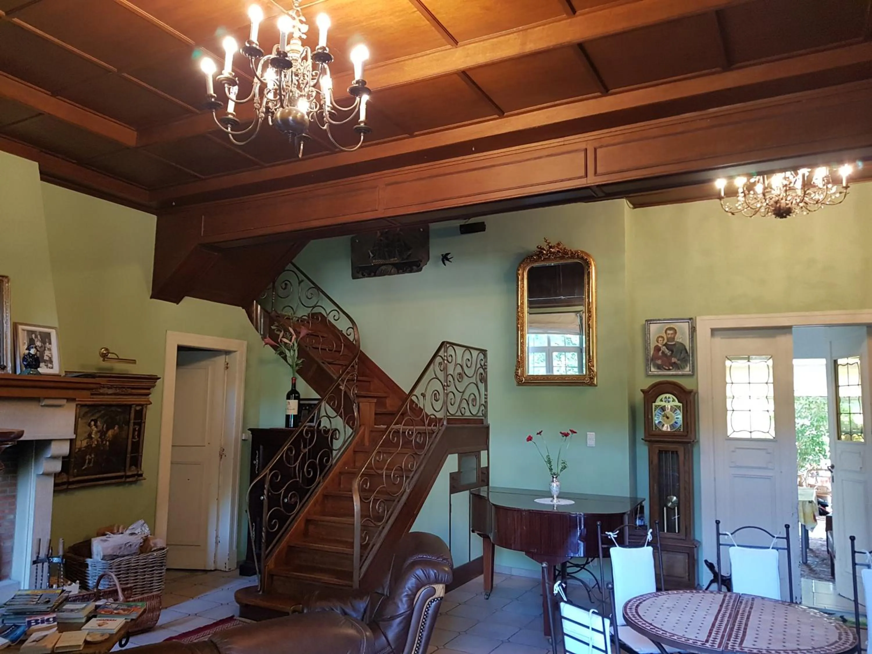 Lobby or reception in Château Lambert Moulinsart Hotel, shuttle airport, long term parking, snooker, large terrasse, dinner, breakfast