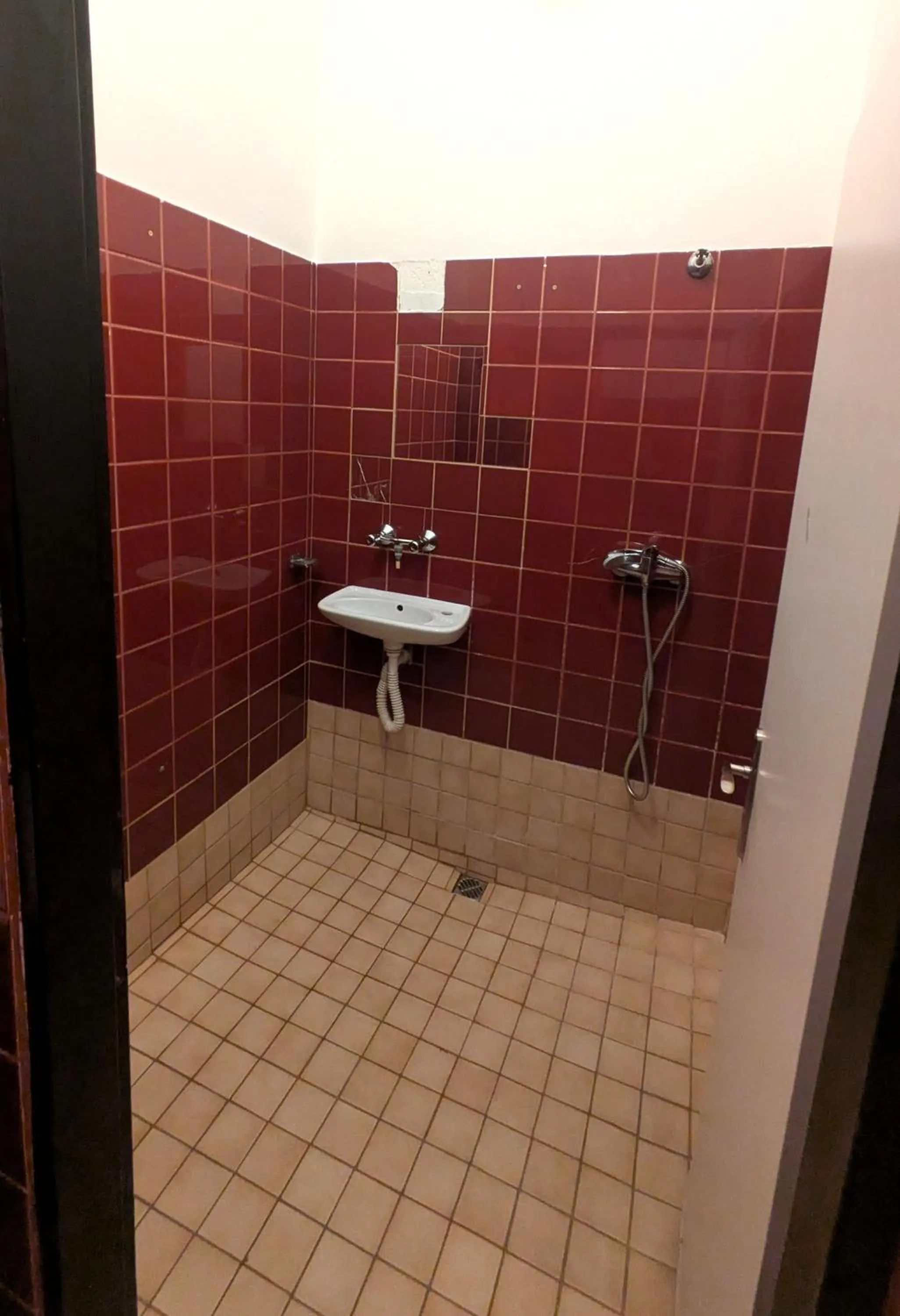 Shower in Clown and Bard Hostel