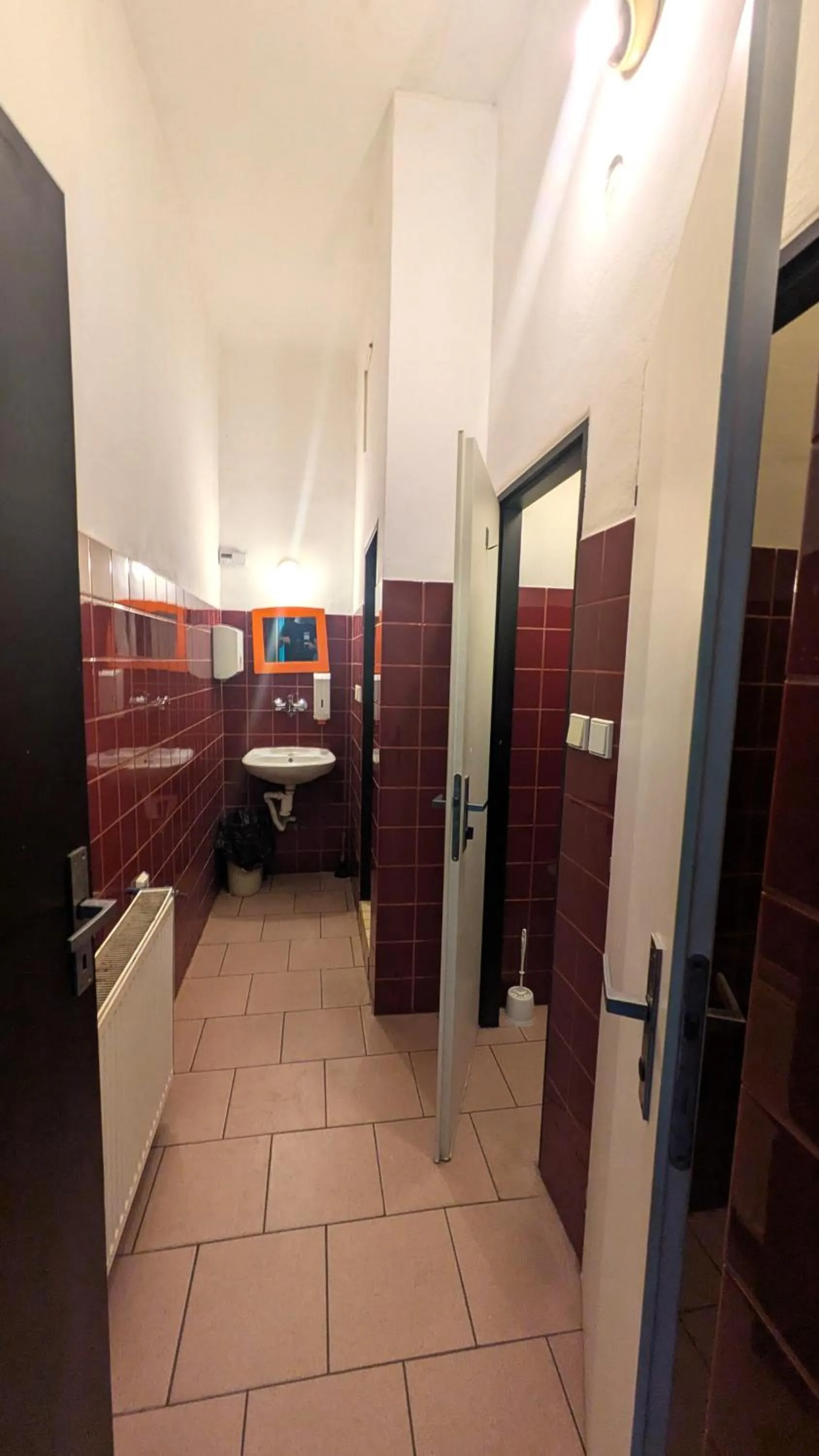 Bathroom in Clown and Bard Hostel