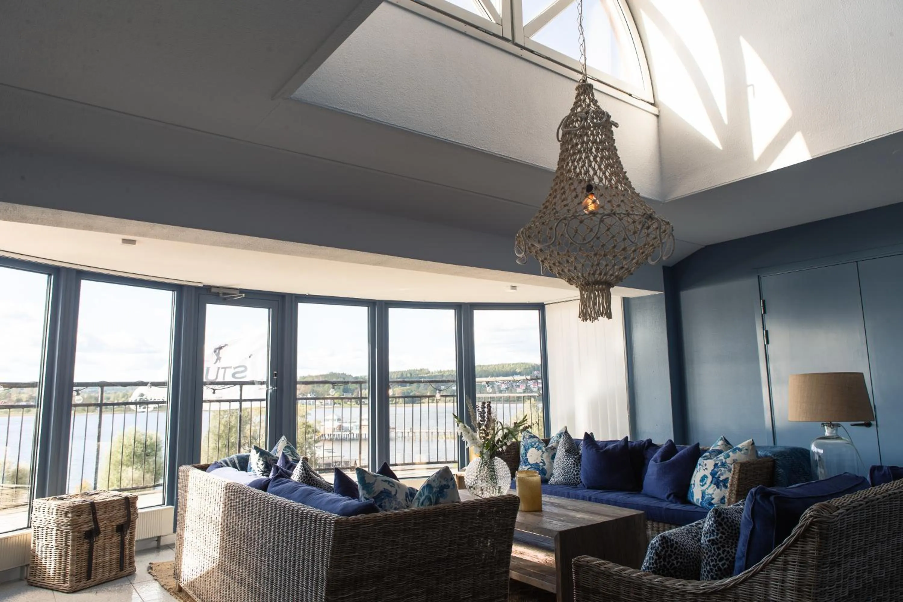 Communal lounge/ TV room in Hotell Bogesund