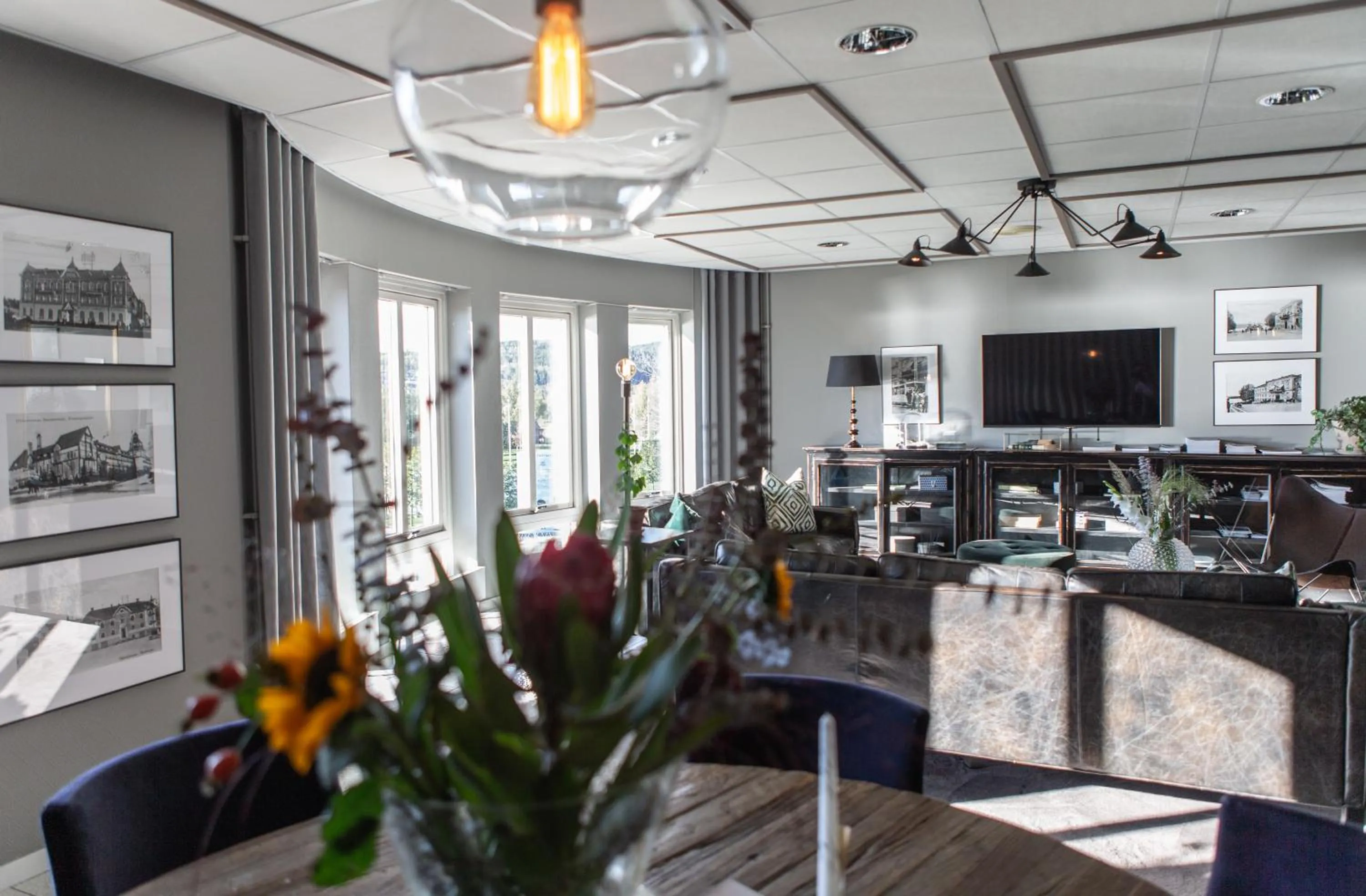 Communal lounge/ TV room in Hotell Bogesund