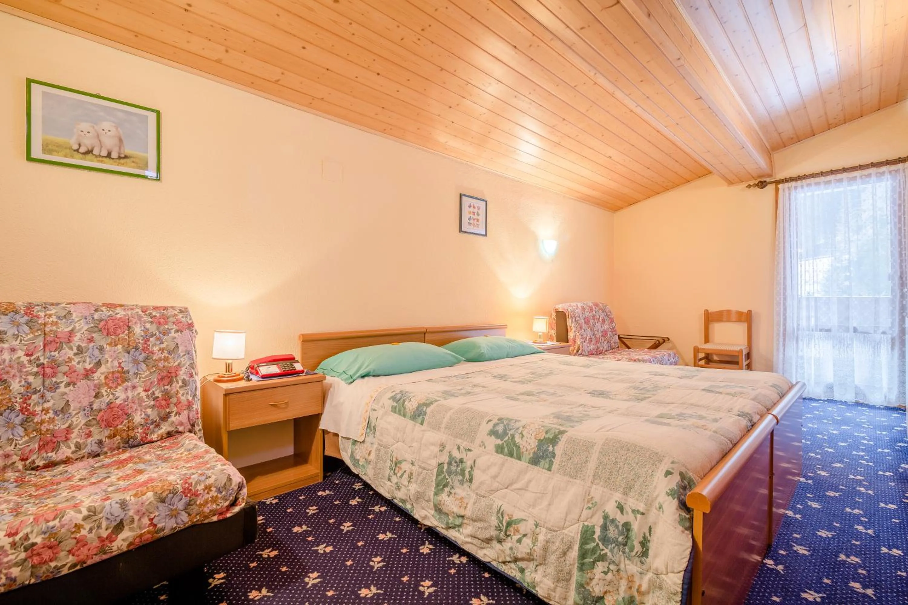 Bed in Albergo Genzianella
