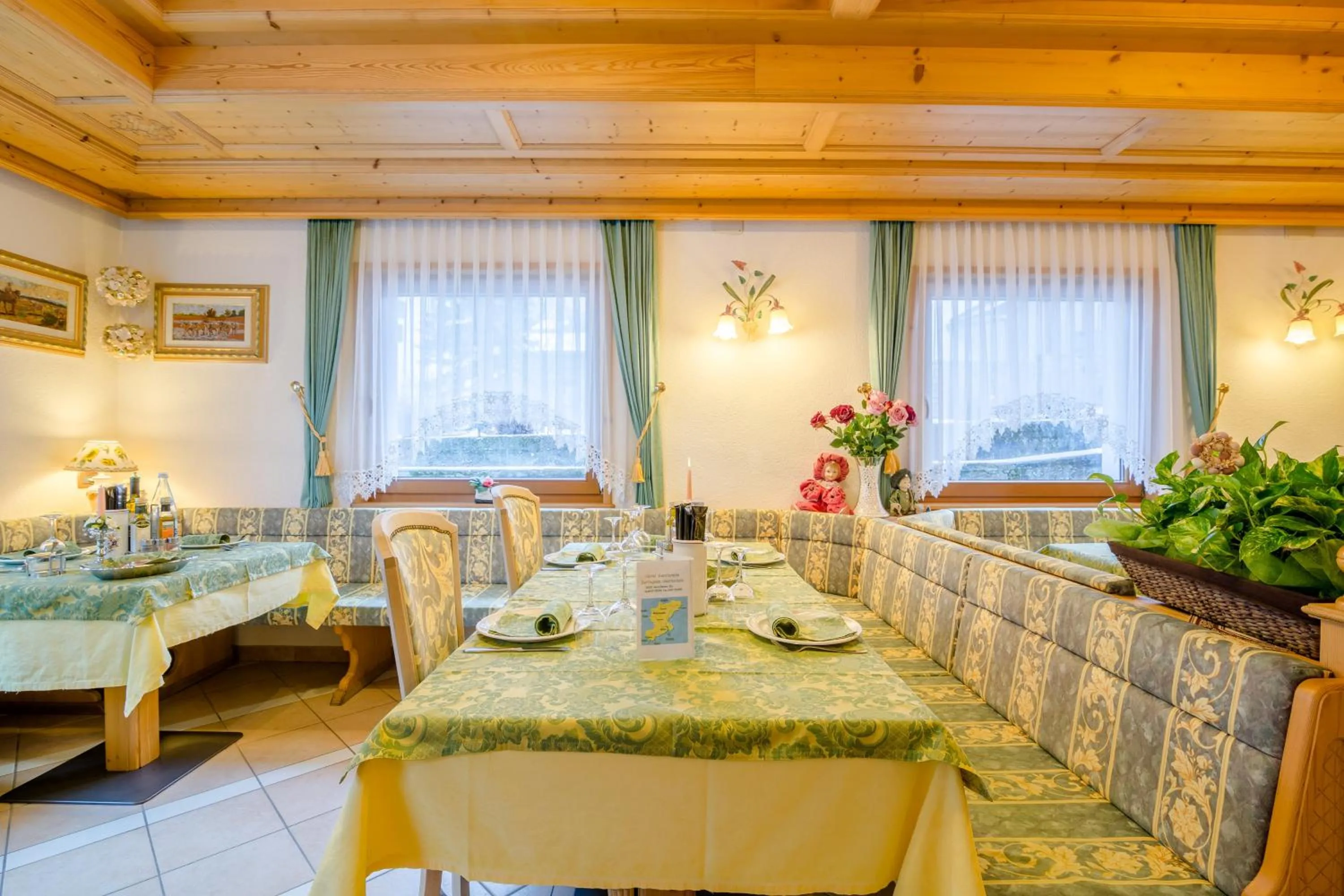 Restaurant/places to eat in Albergo Genzianella